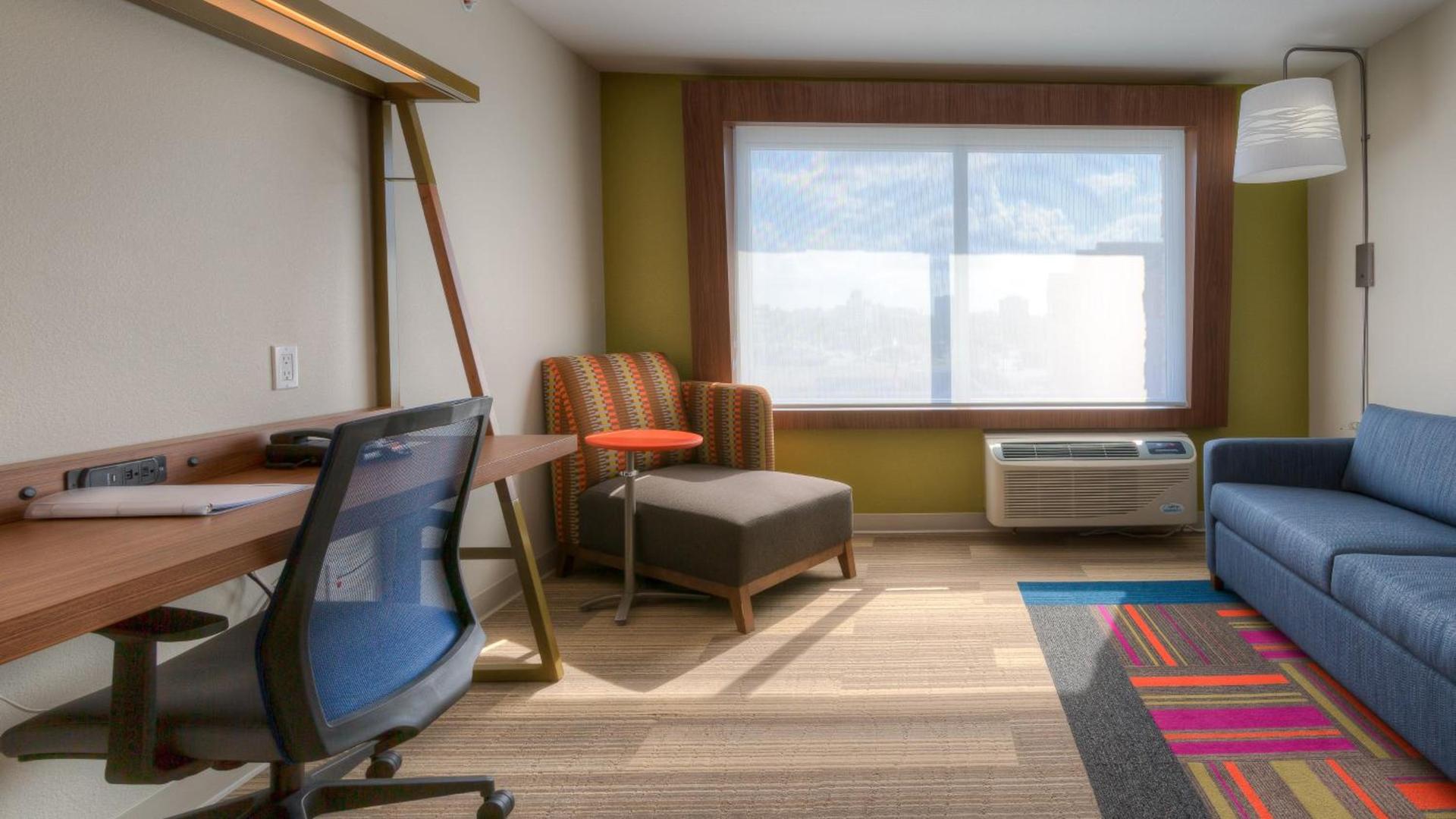 Holiday Inn Express & Suites Tulsa Midtown by IHG photo 52