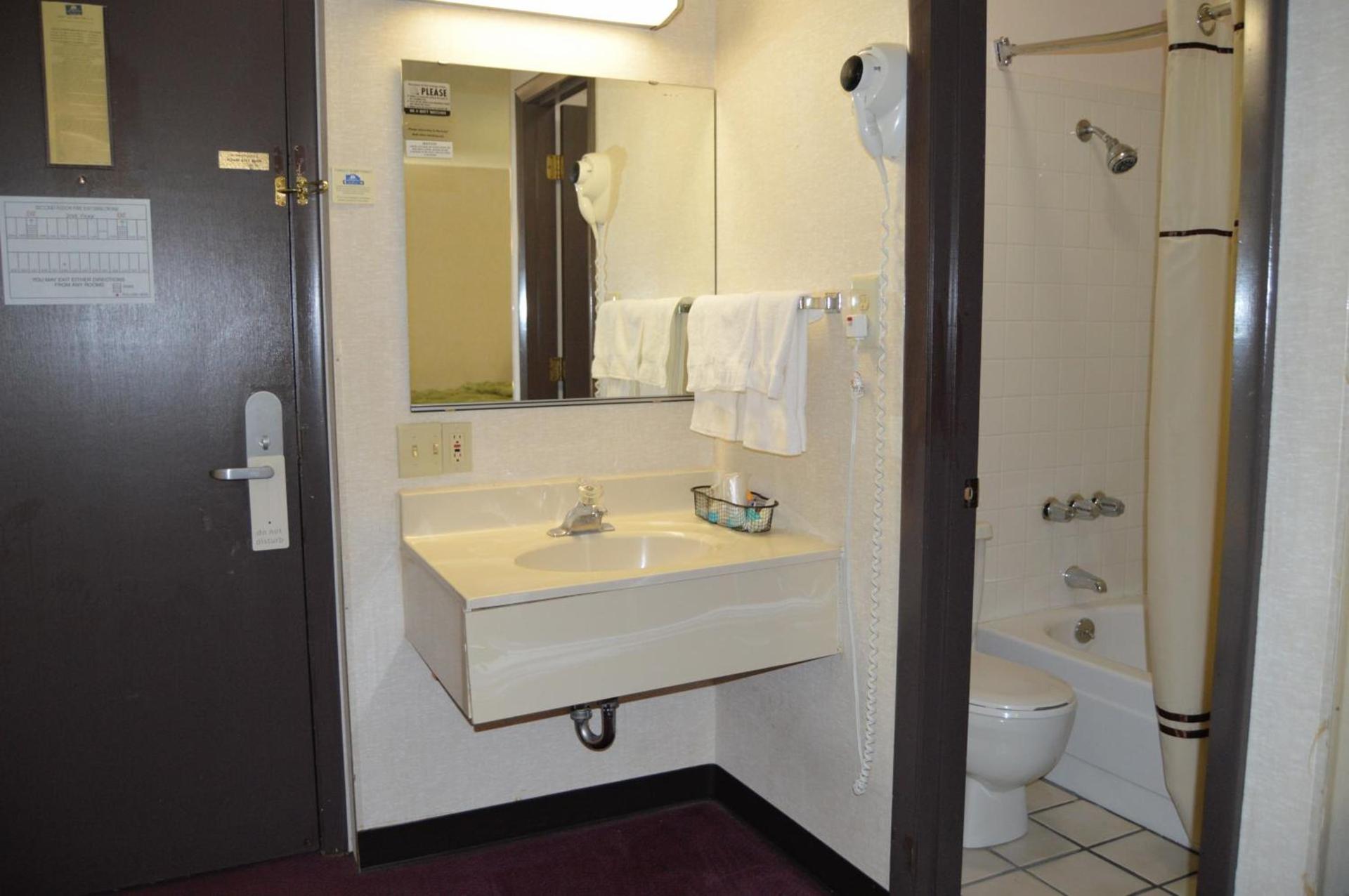 Extended Stay Warrenton Inn photo 8