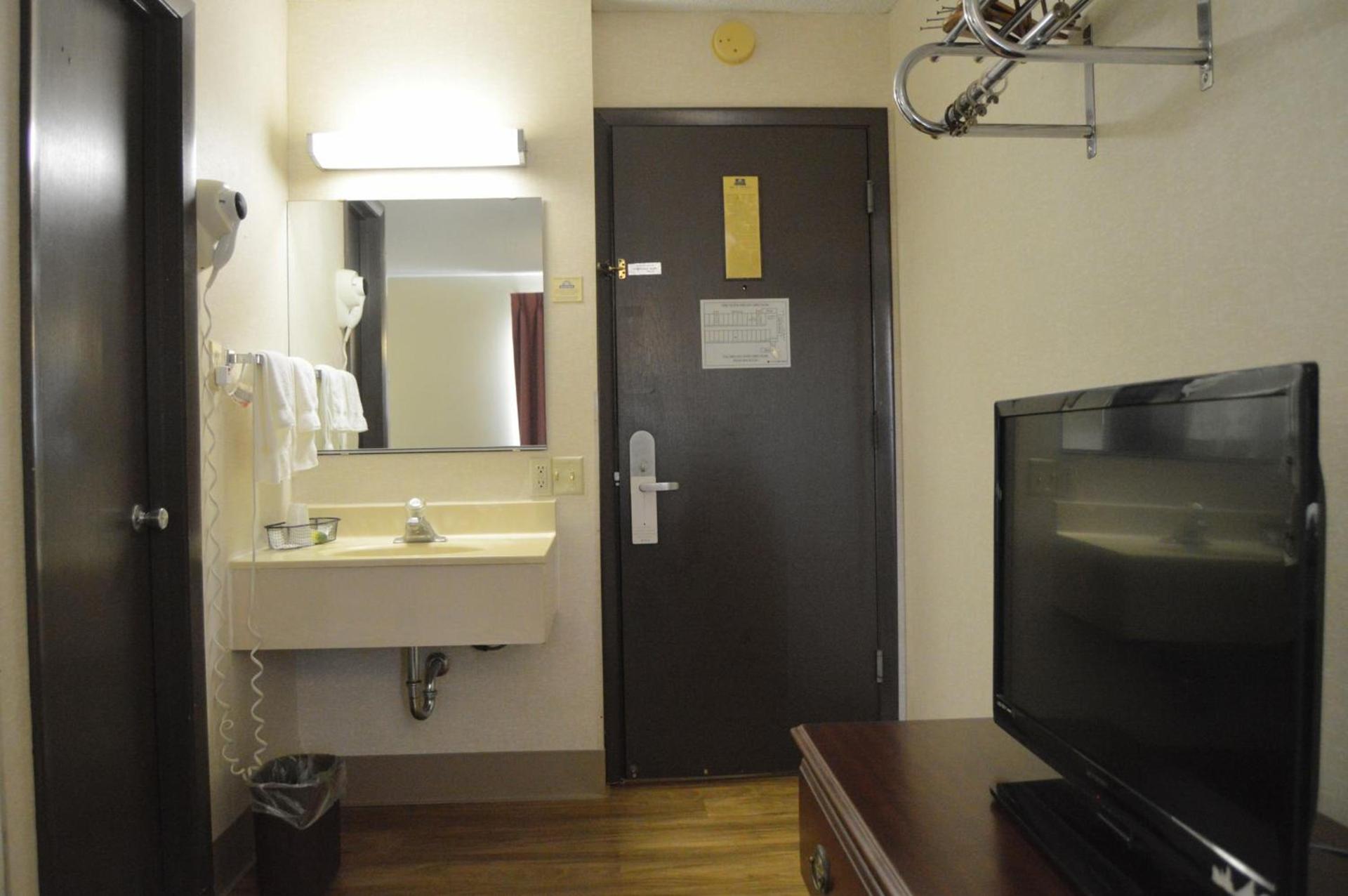 Extended Stay Warrenton Inn photo 13