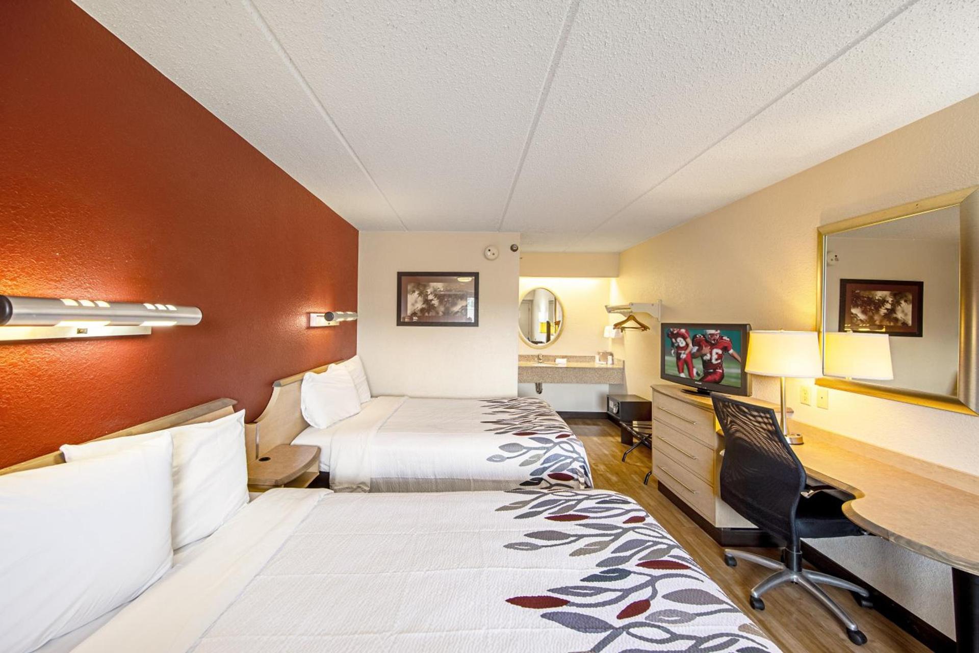 Red Roof Inn Elkhart photo 27