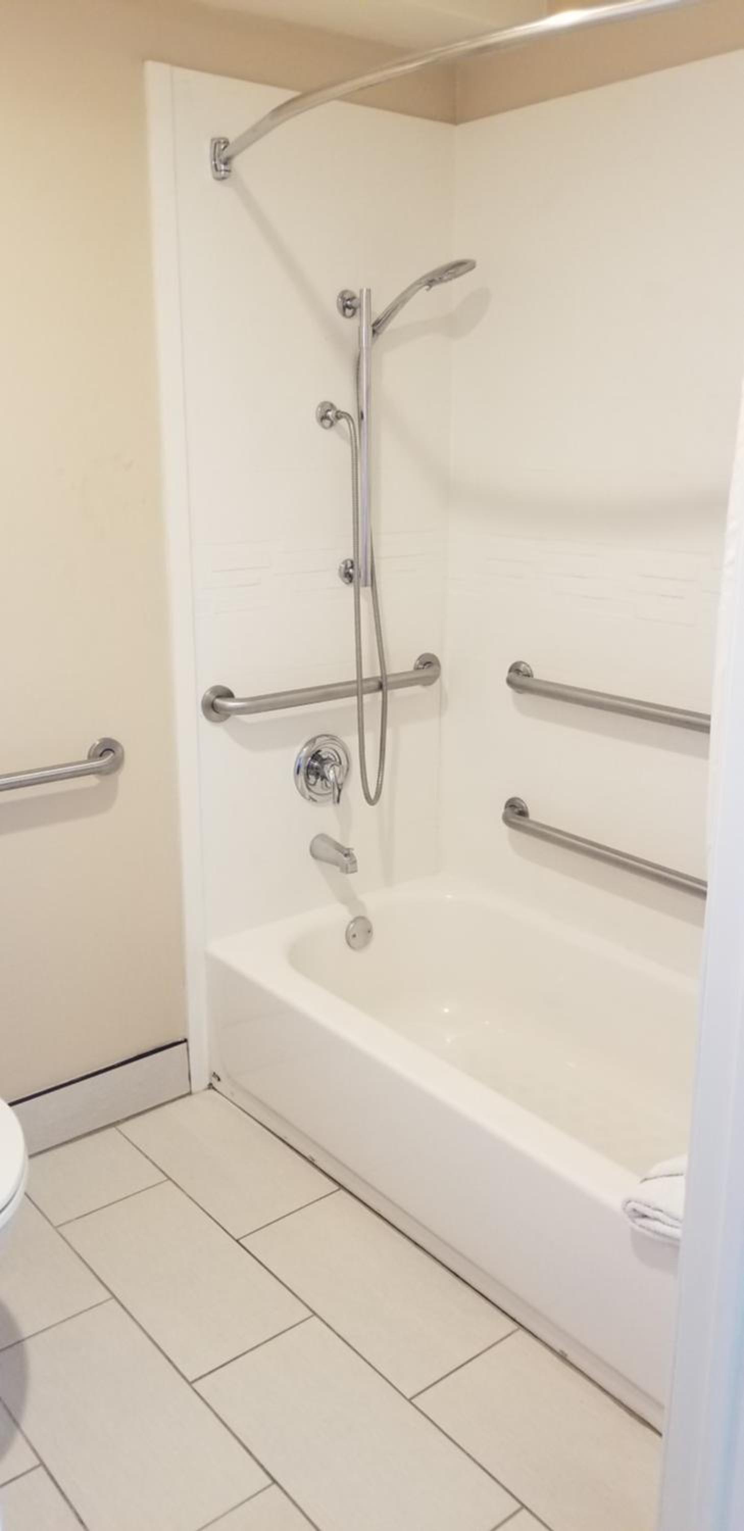Quality Inn & Suites Anaheim Maingate photo 36