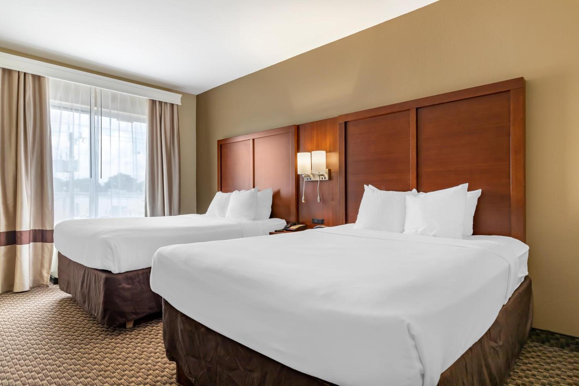 Comfort Suites Medical Center near Six Flags photo 55