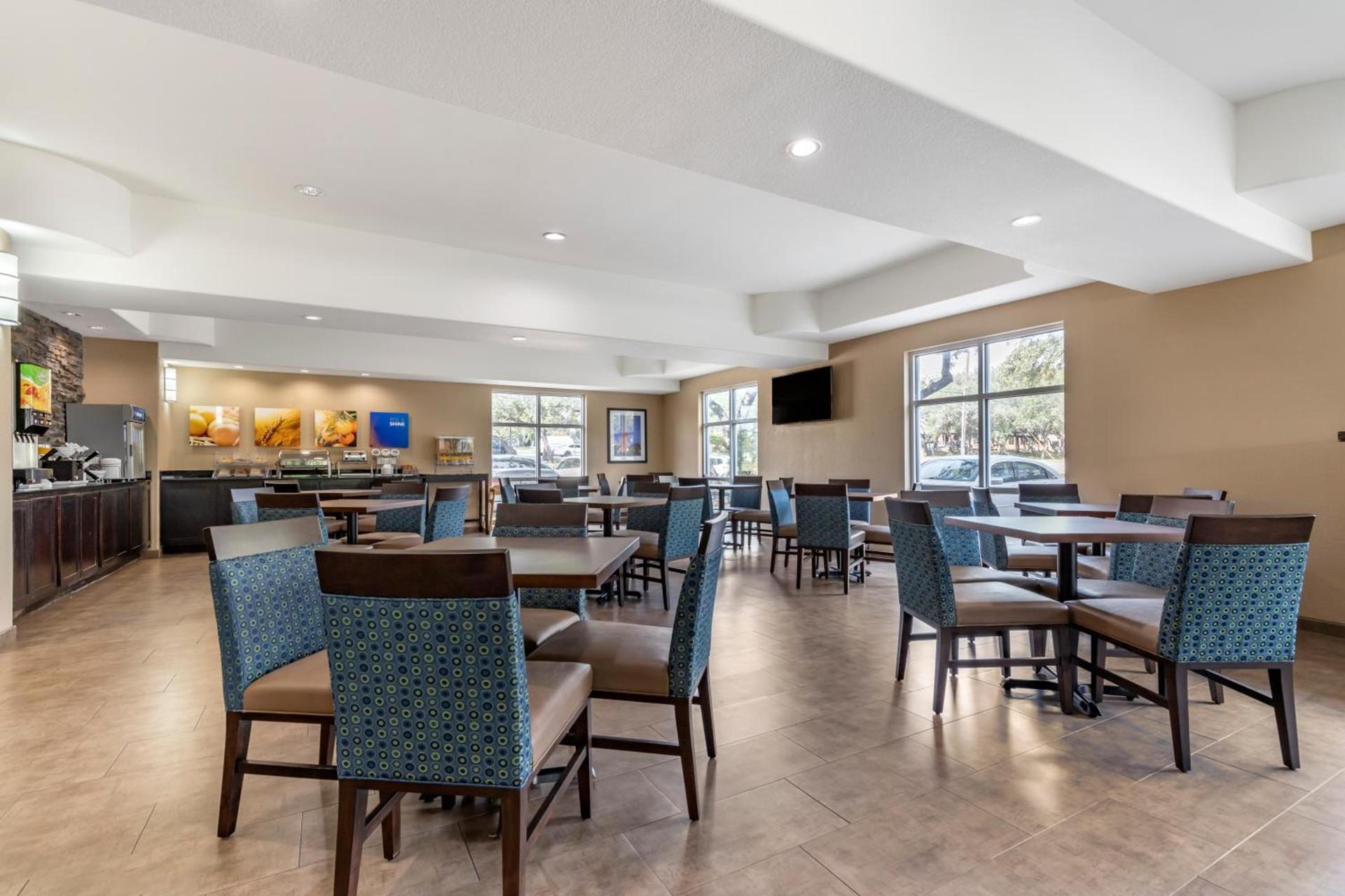 Comfort Suites Medical Center near Six Flags photo 39