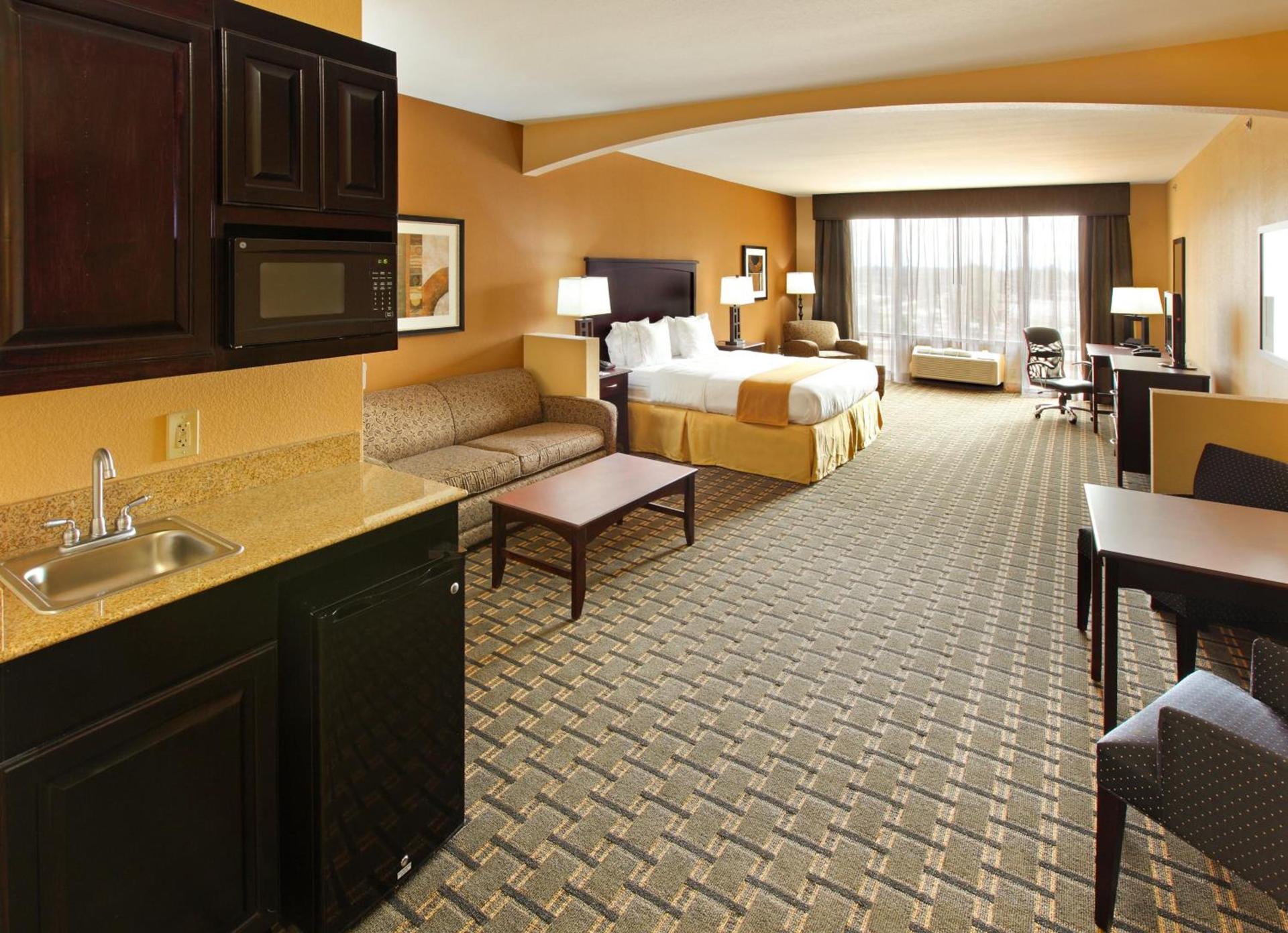 Holiday Inn Express Hotel & Suites Texarkana East by IHG photo 53