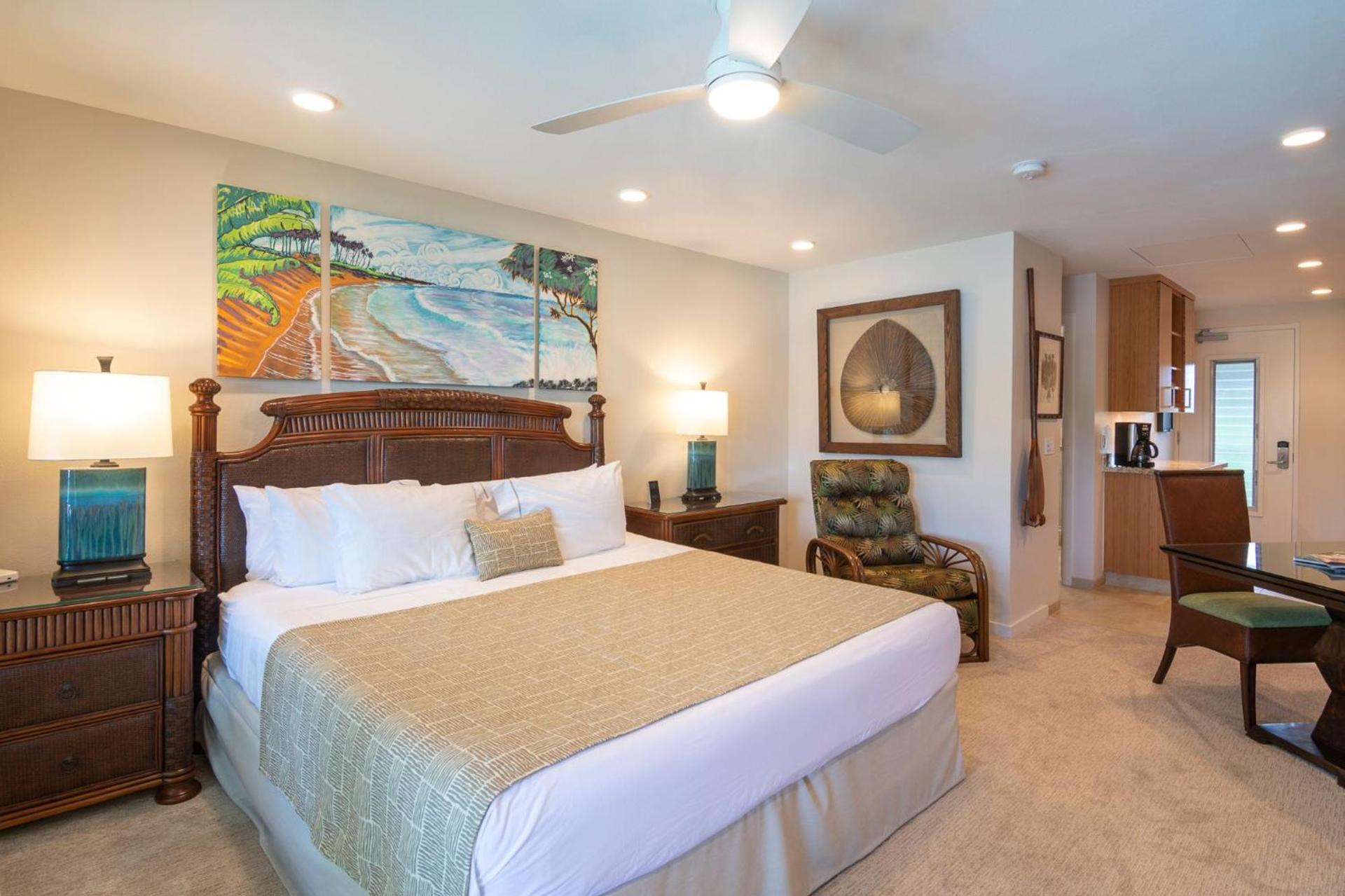 Nāpili Surf Beach Resort by Castle photo 9