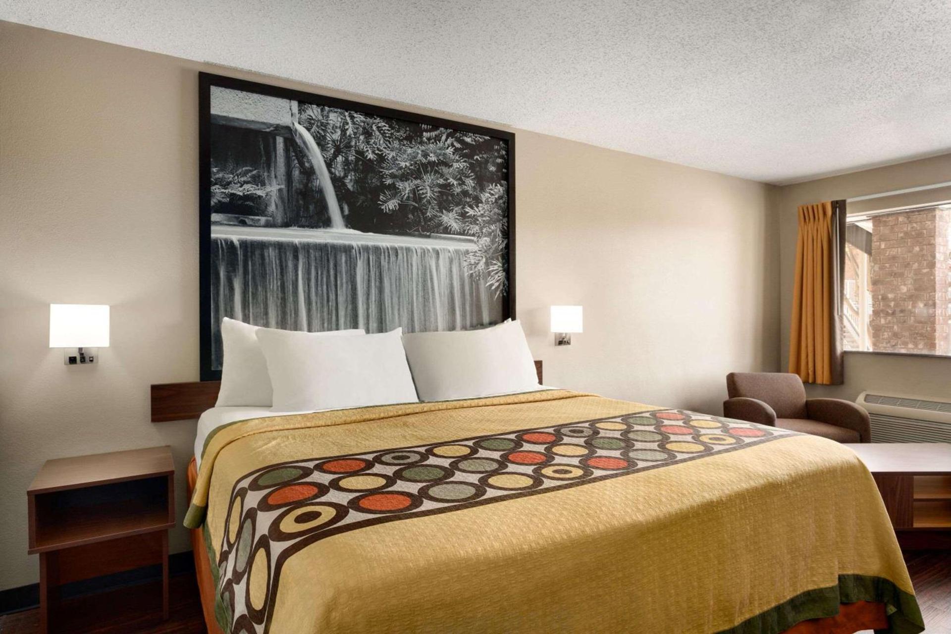 Super 8 by Wyndham Universal City photo 13