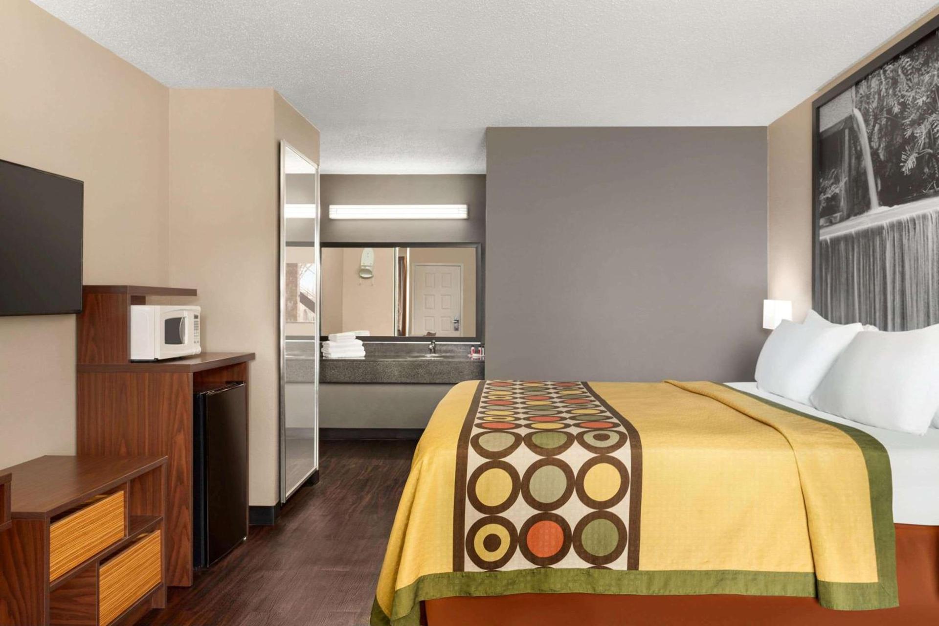 Super 8 by Wyndham Universal City photo 16