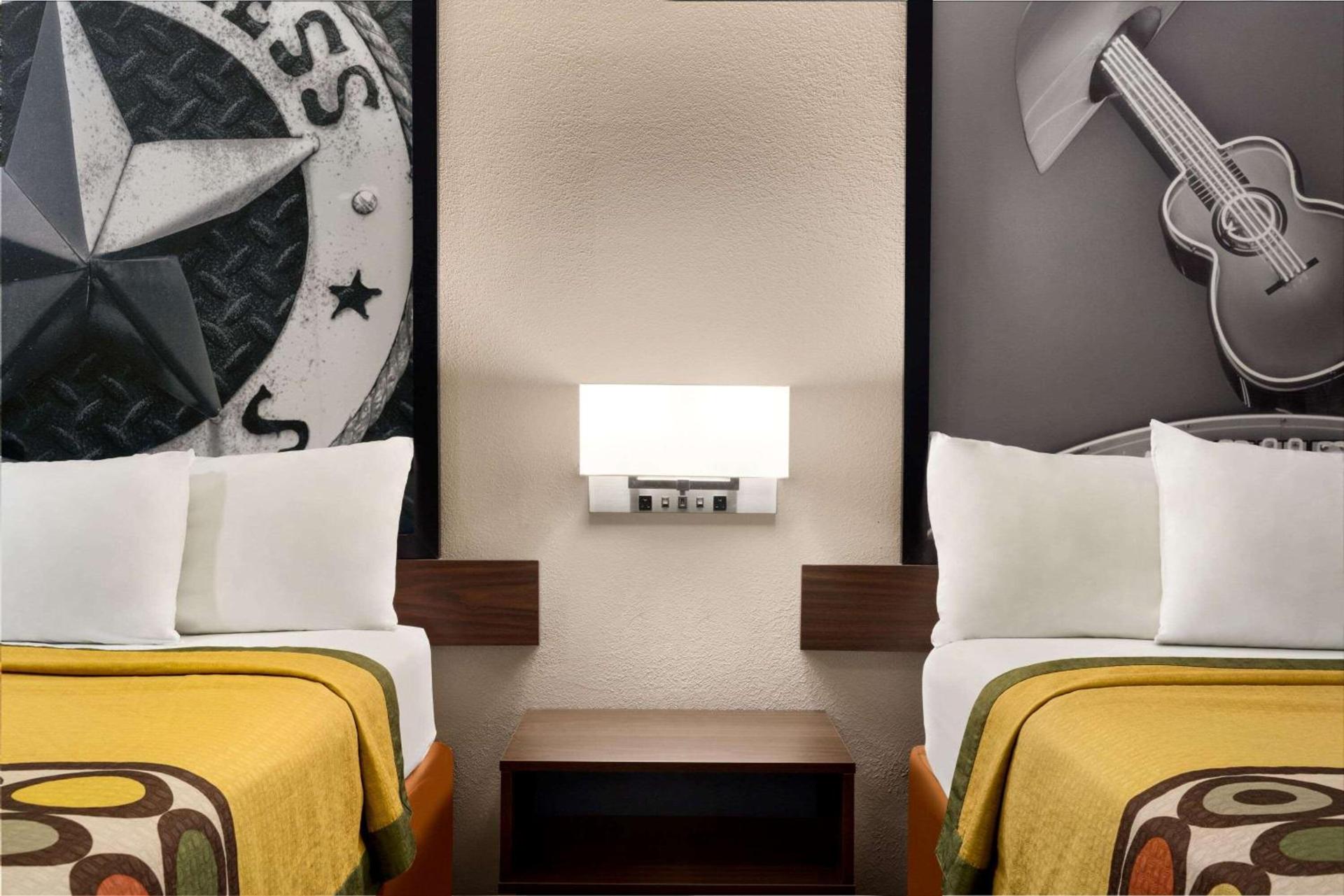Super 8 by Wyndham Universal City photo 22