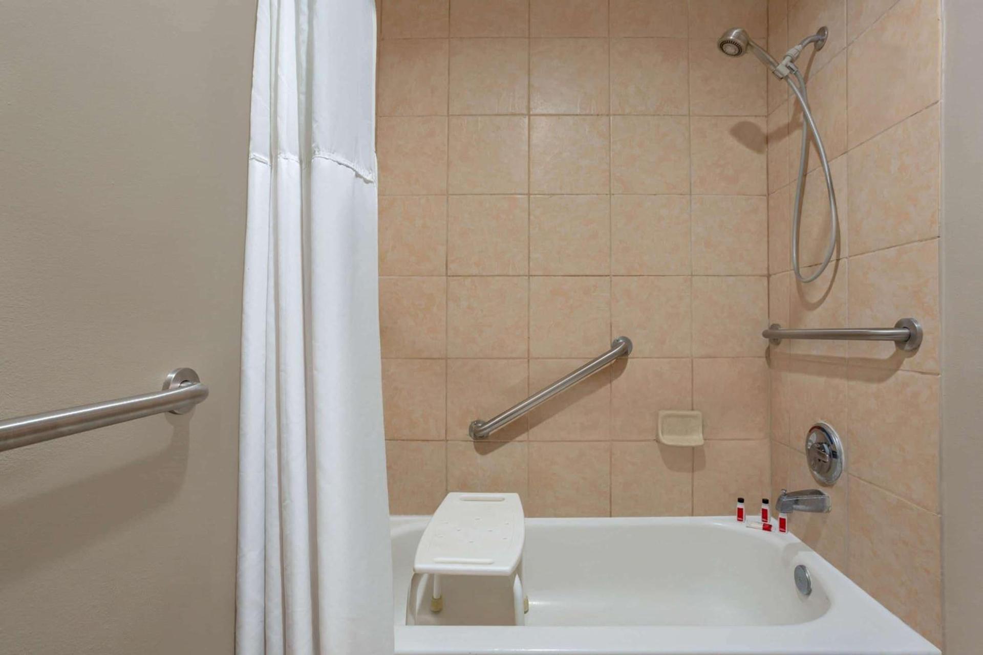 Super 8 by Wyndham Universal City photo 25