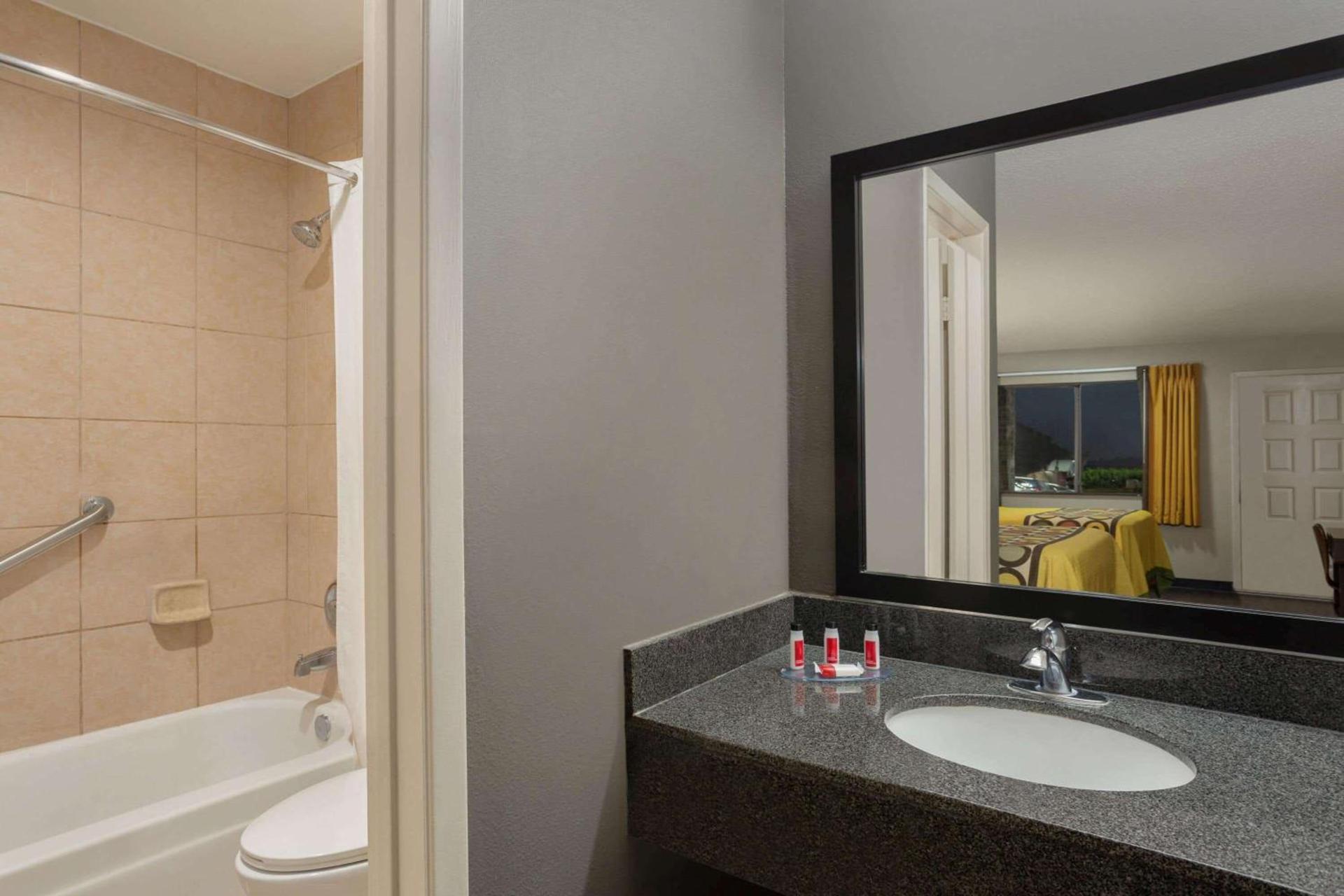 Super 8 by Wyndham Universal City photo 27