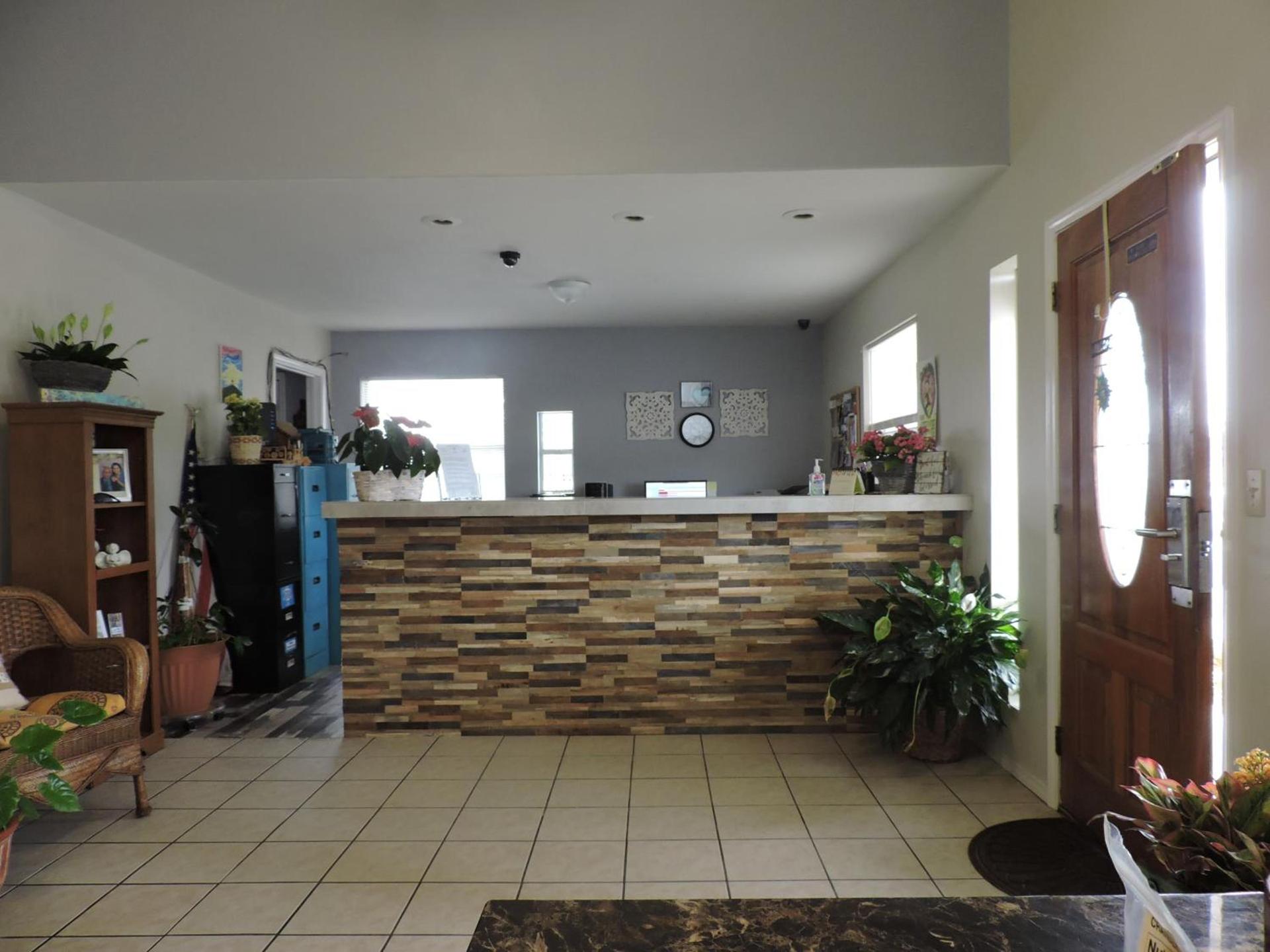 Riata Inn - Crystal City photo 10
