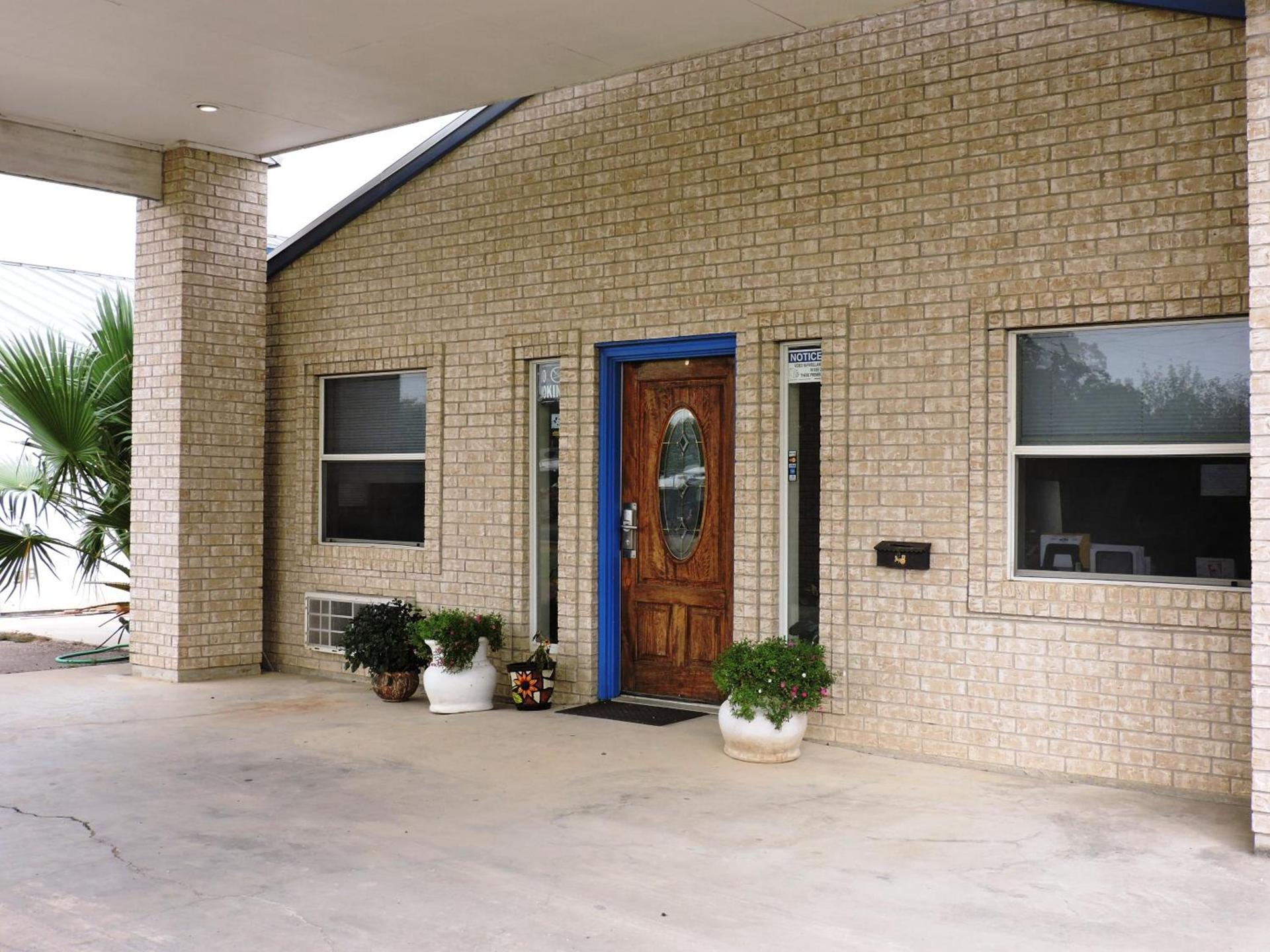 Riata Inn - Crystal City photo 6