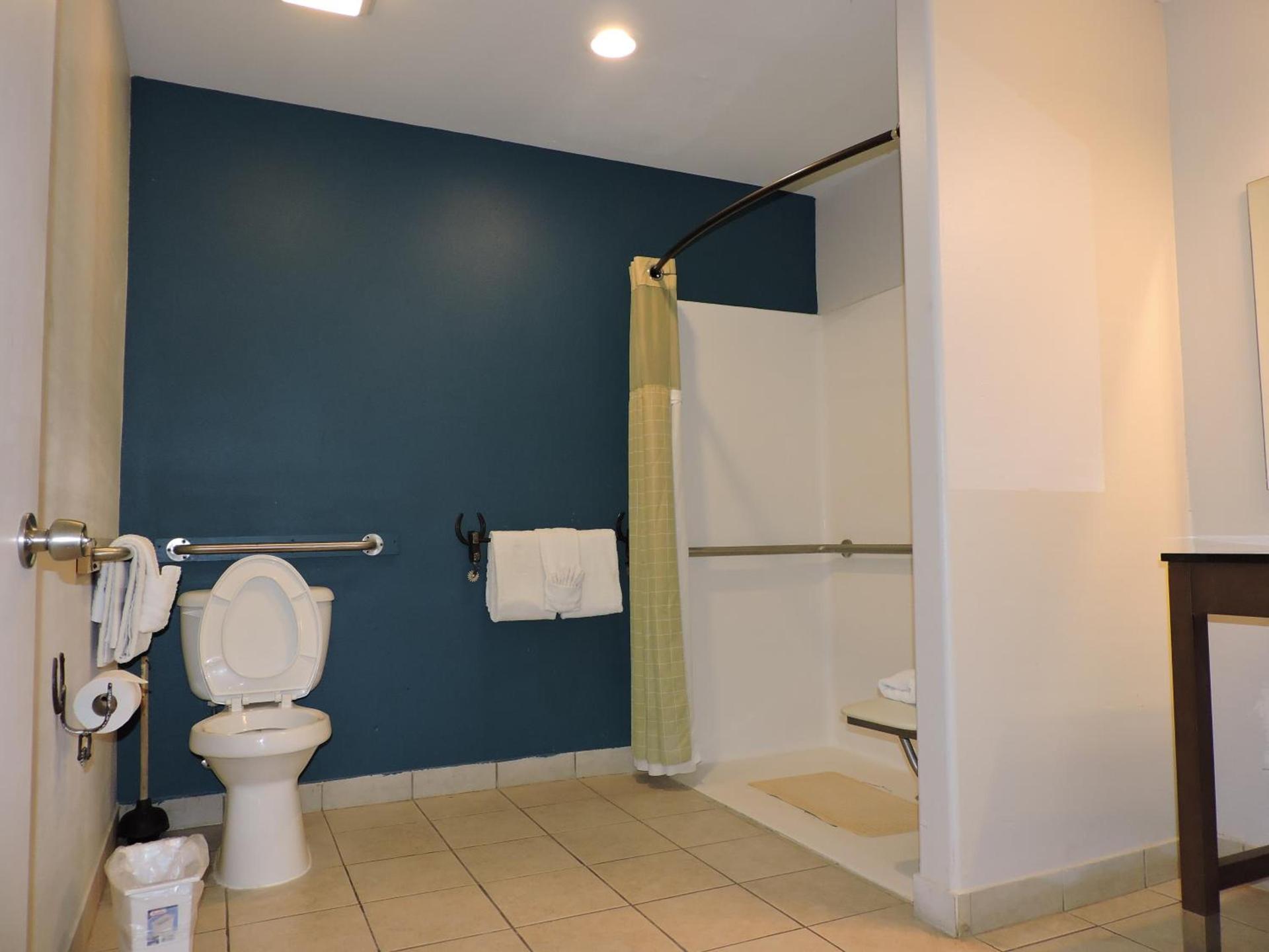 Riata Inn - Rankin photo 6