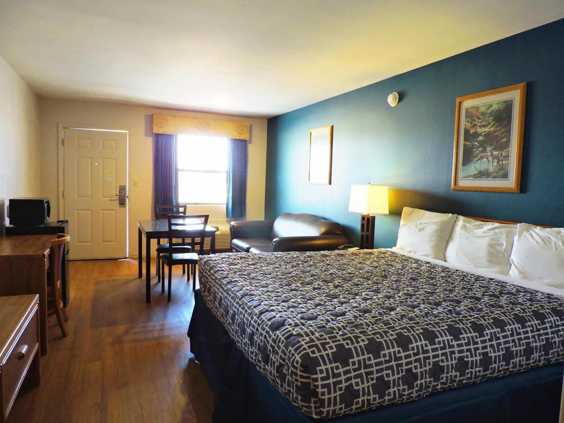 Riata Inn - Rankin photo 7
