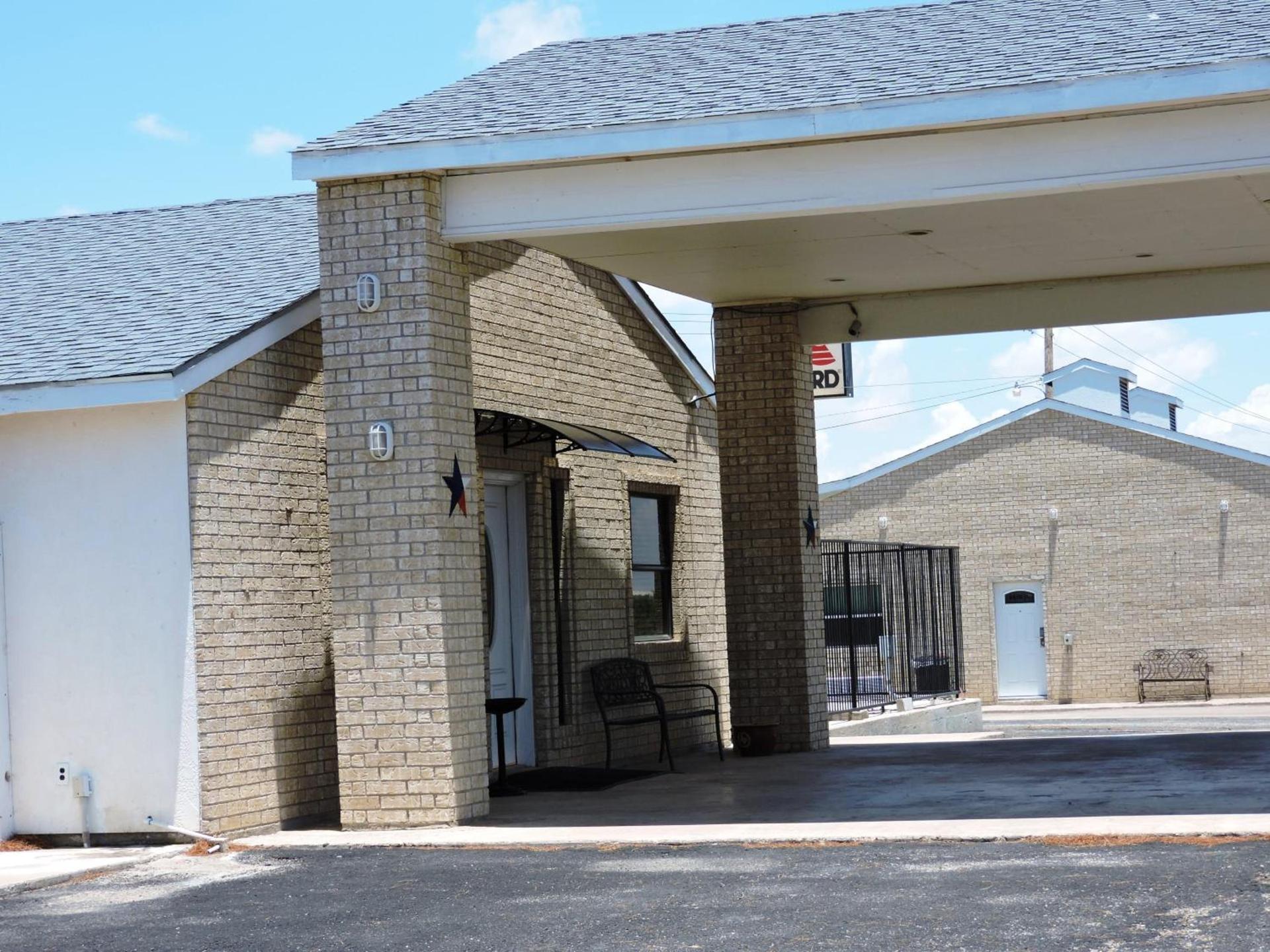 Riata Inn - Rankin photo 2