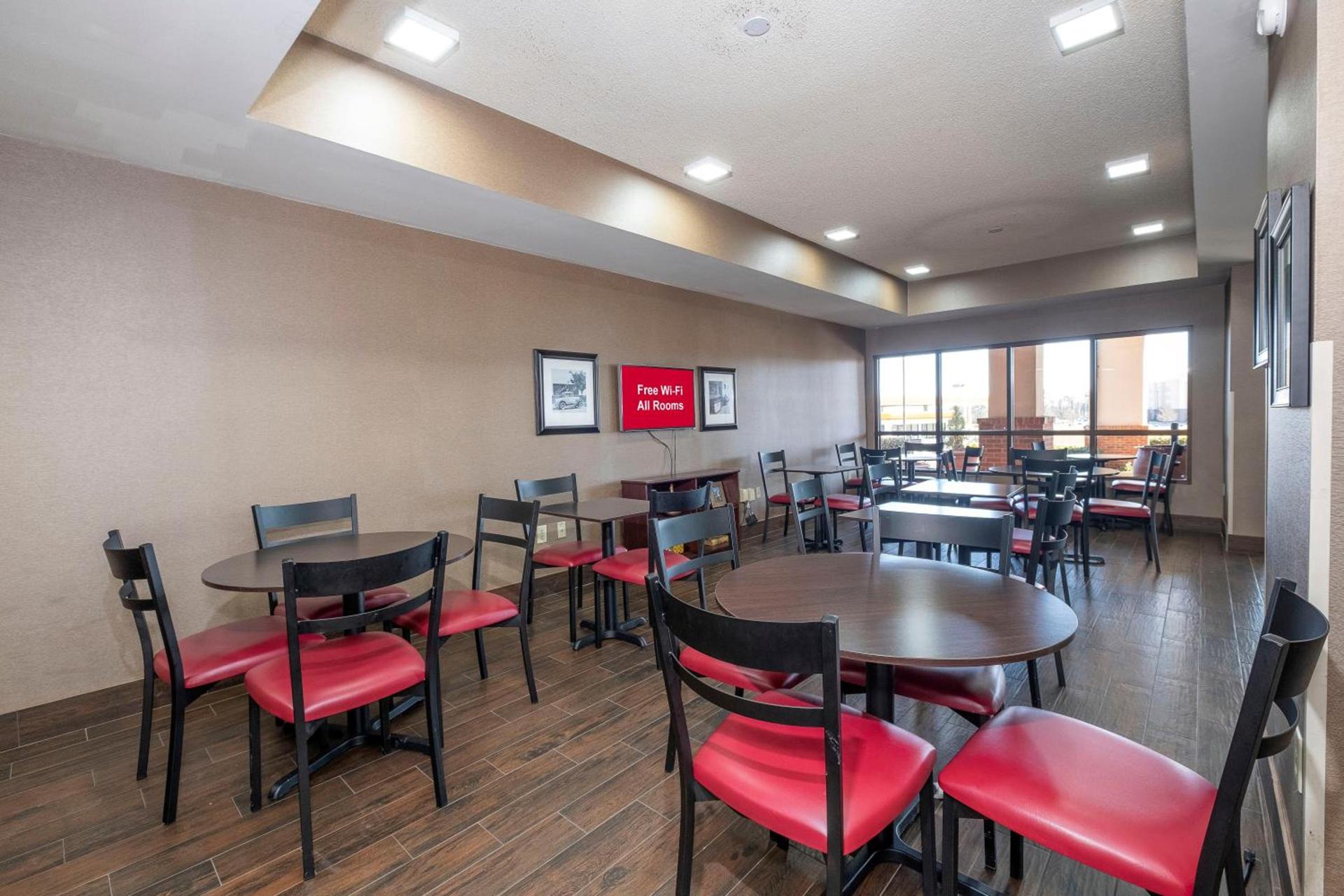 Red Roof Inn Prattville photo 10
