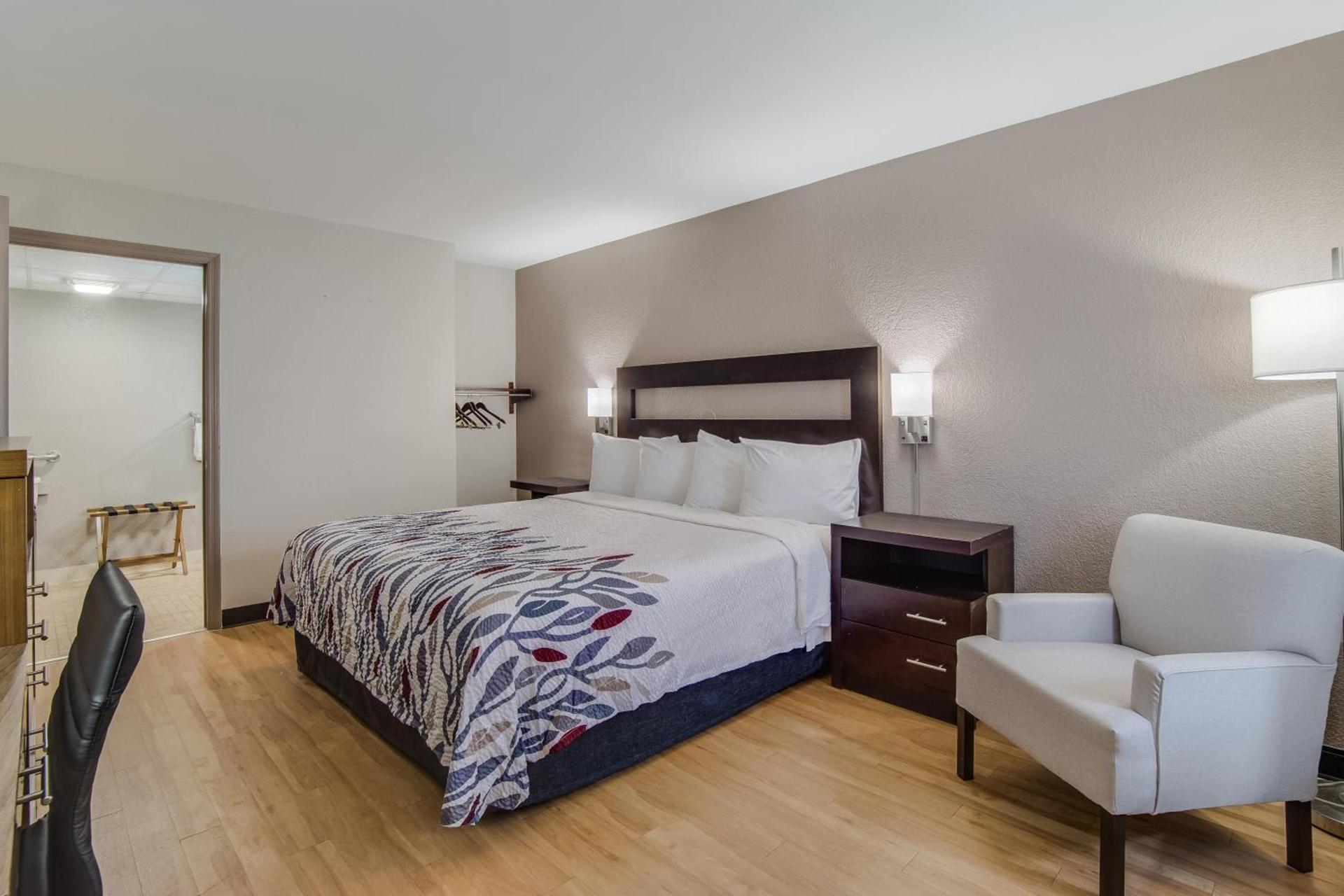 Red Roof Inn St George, SC photo 25