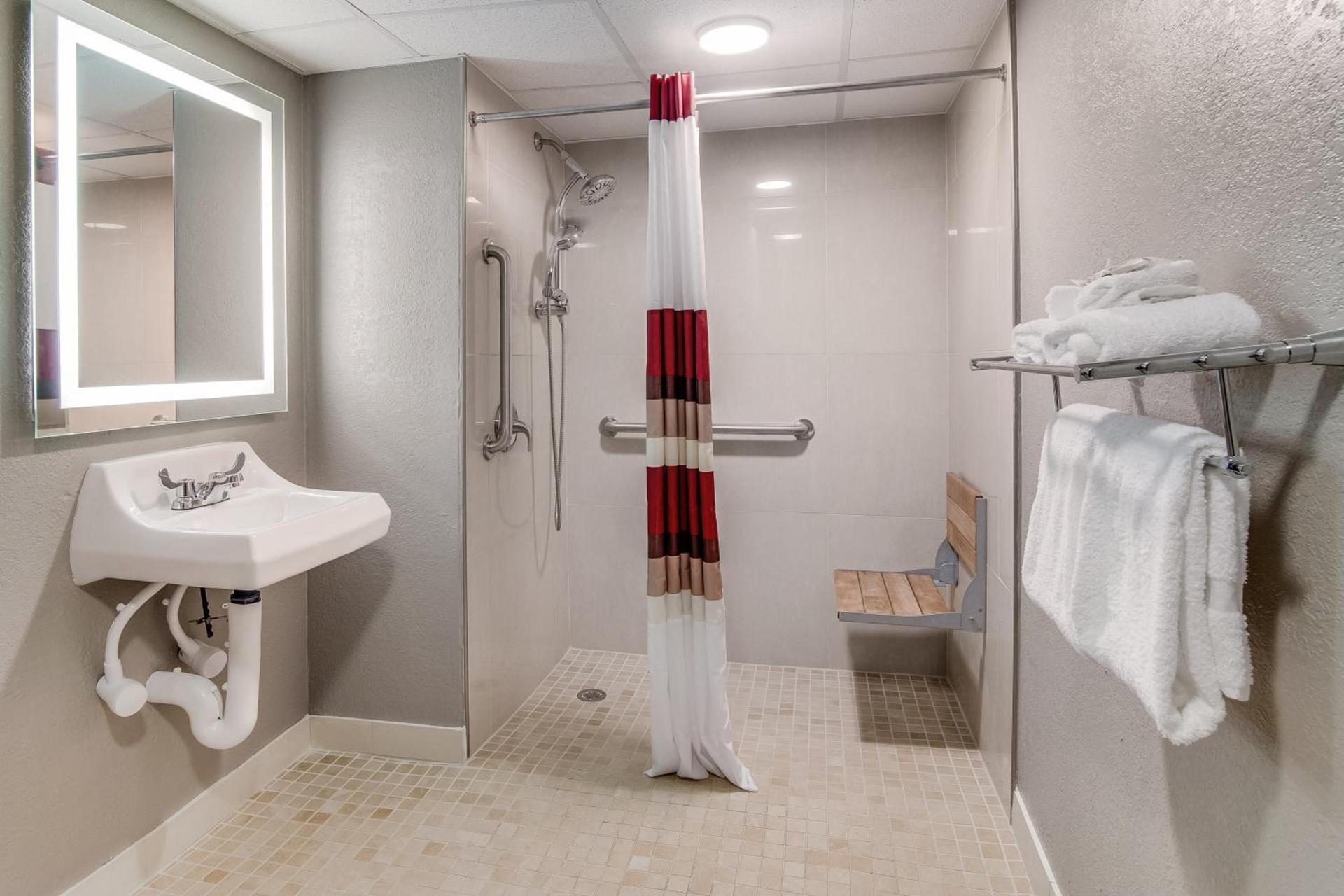 Red Roof Inn St George, SC photo 31