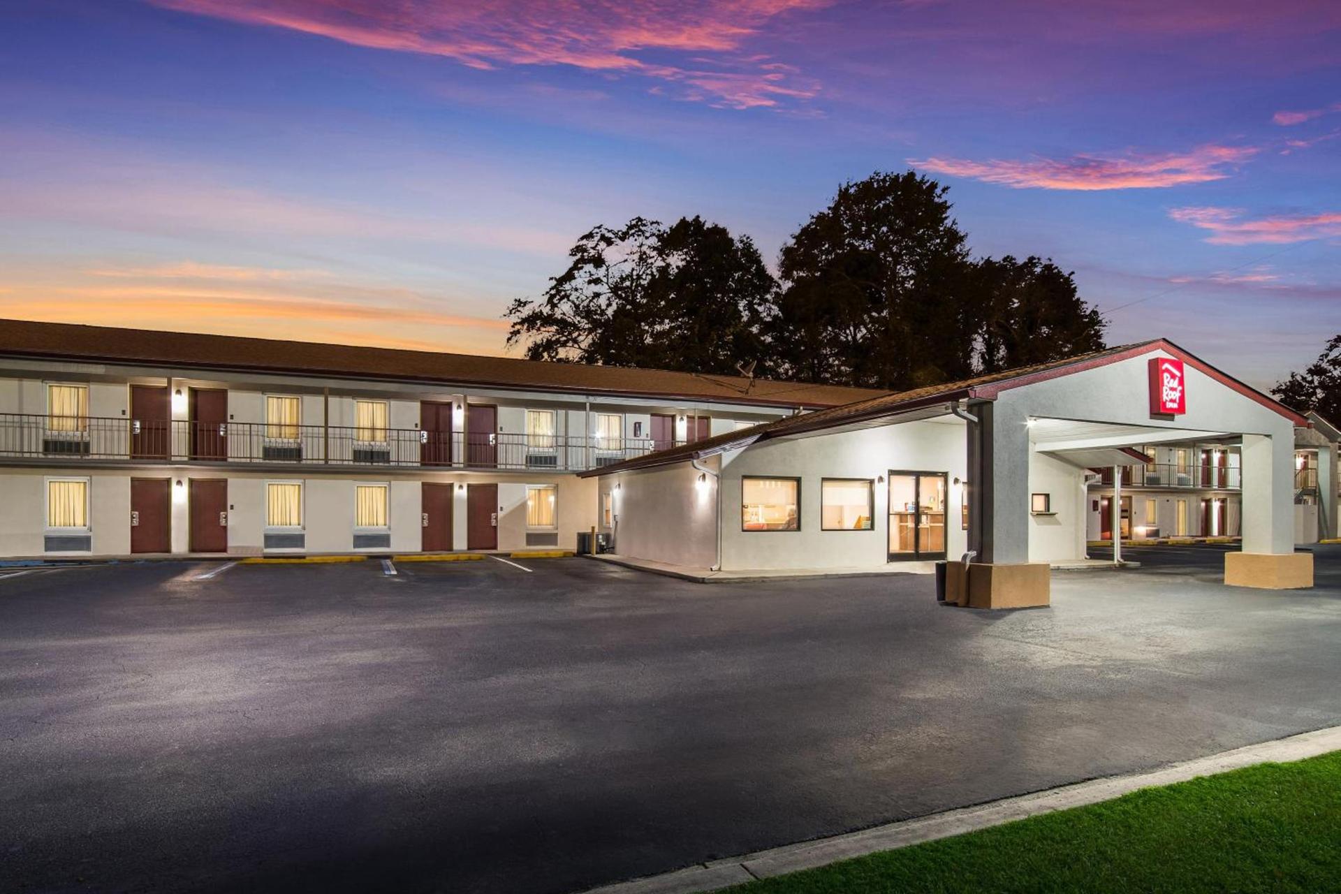 Red Roof Inn St George, SC photo 8
