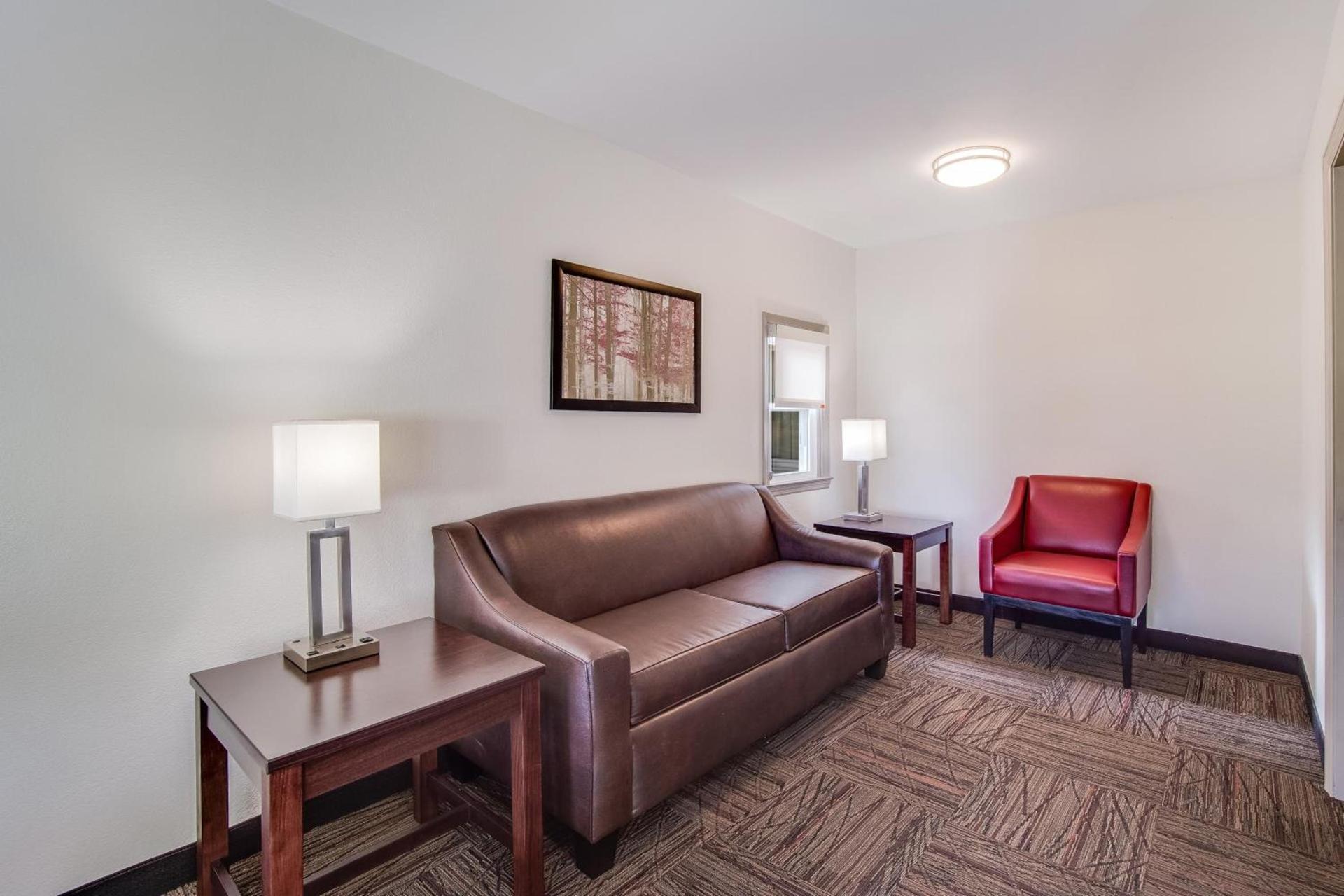 Red Roof Inn St George, SC photo 13