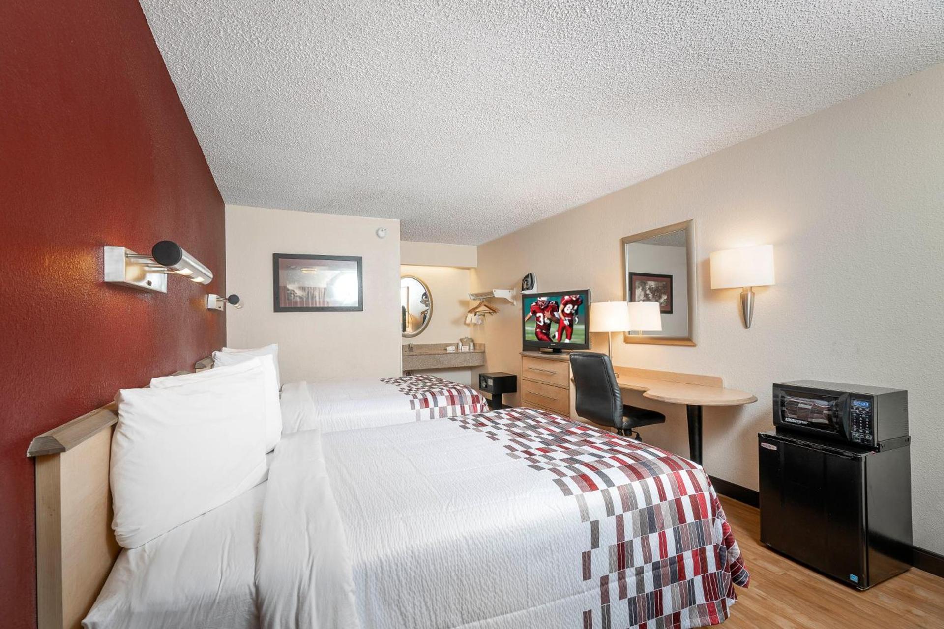 Red Roof Inn Detroit Metro Airport - Taylor photo 10
