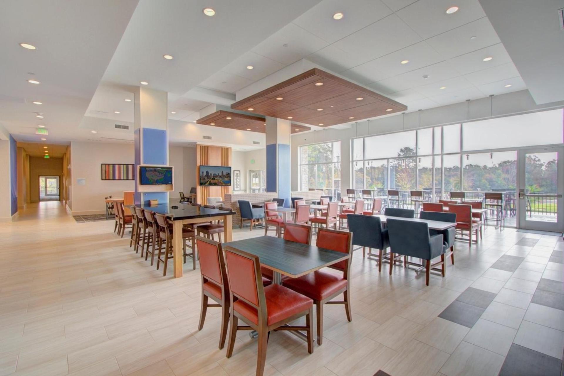 Holiday Inn Express & Suites Charlotte Southwest by IHG photo 22