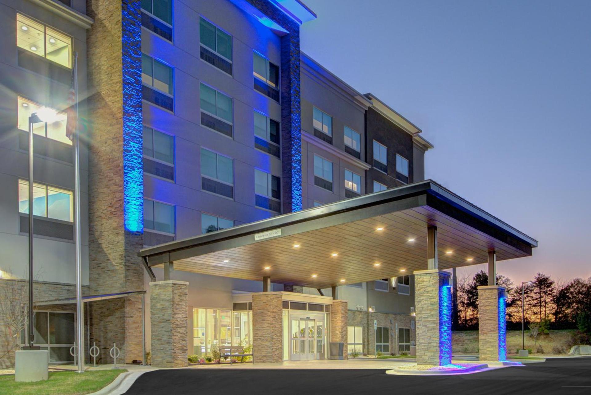 Holiday Inn Express & Suites Charlotte Southwest by IHG photo 31
