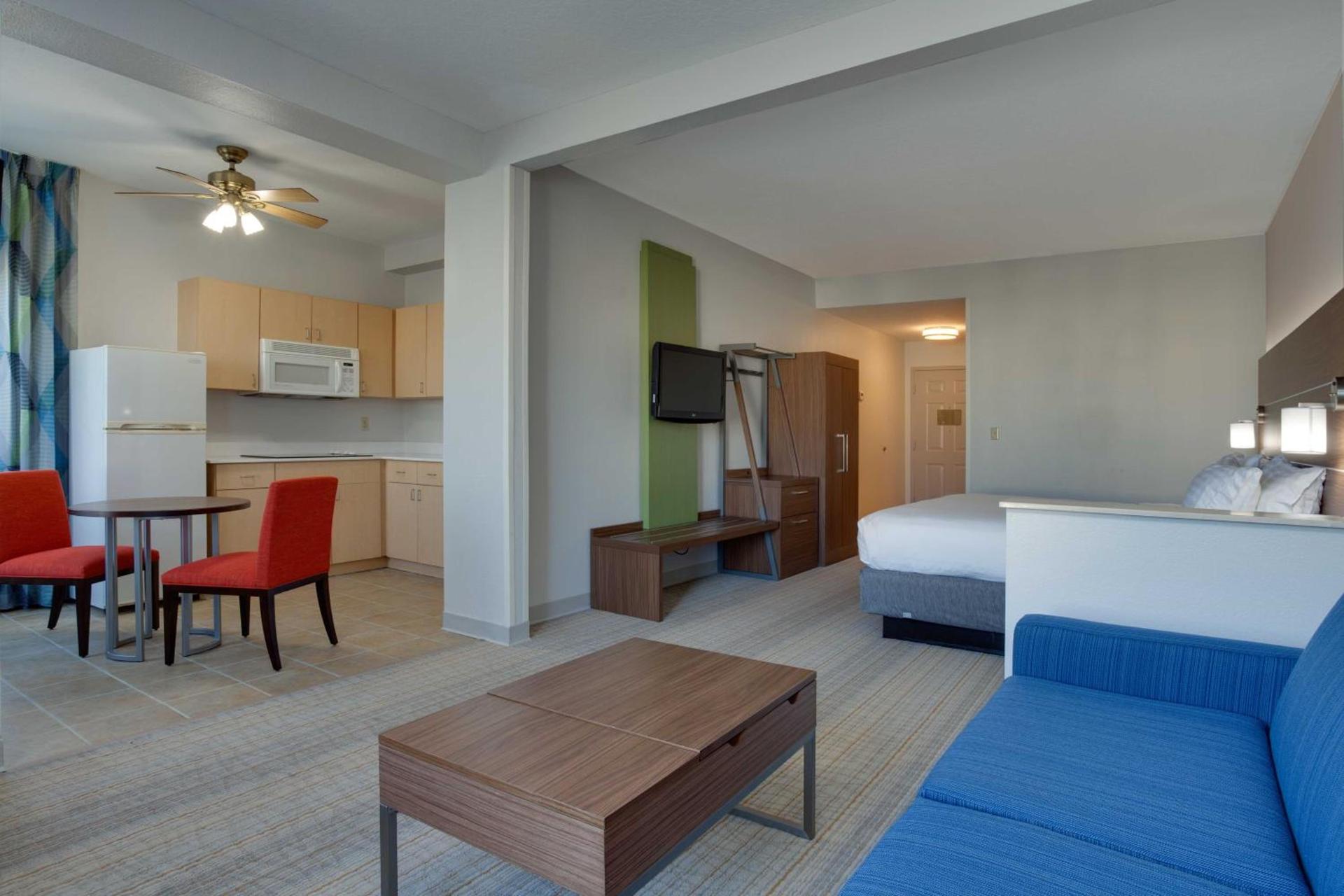 Holiday Inn Express & Suites Orlando International Airport by IHG photo 4