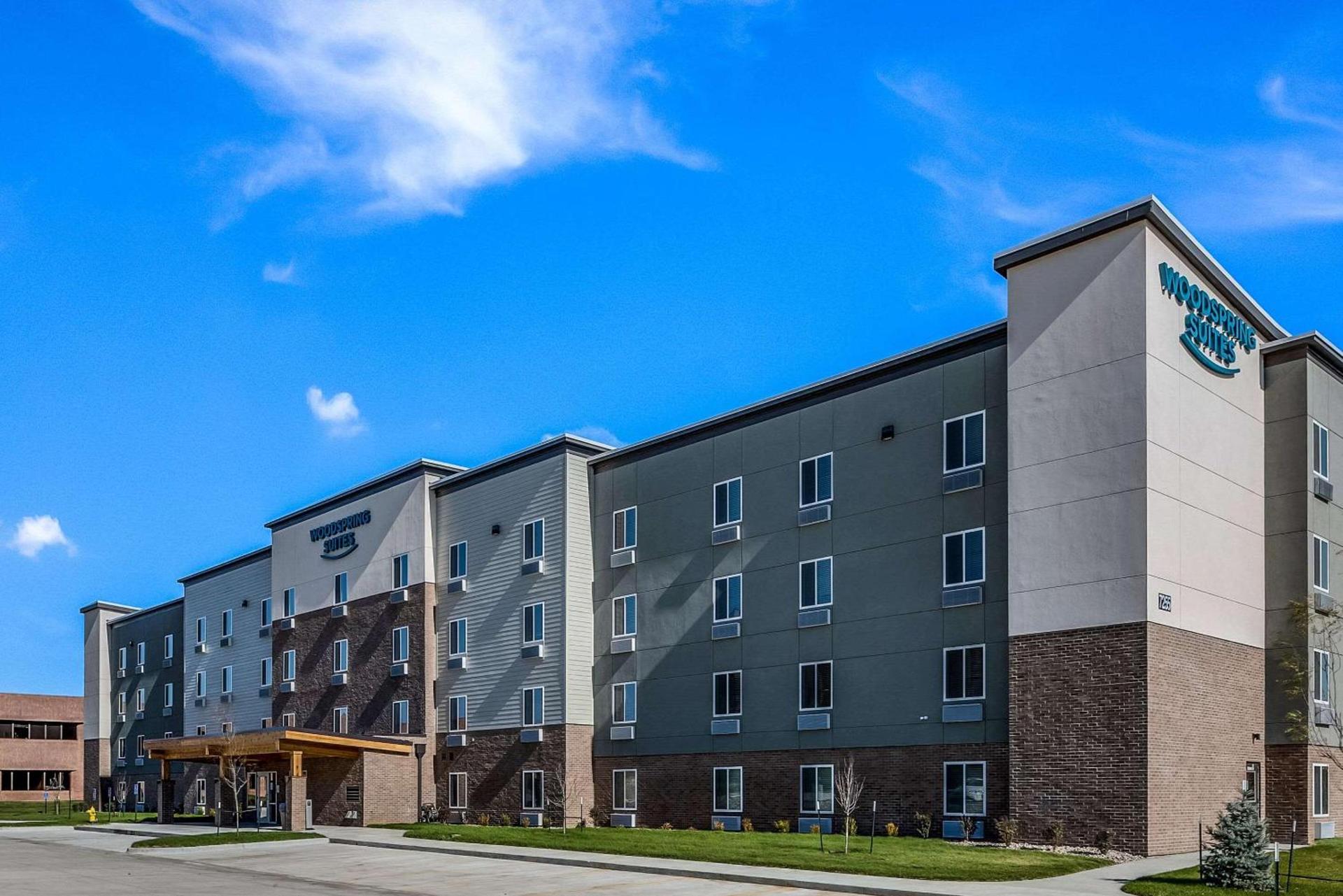 WoodSpring Suites West Des Moines photo 2