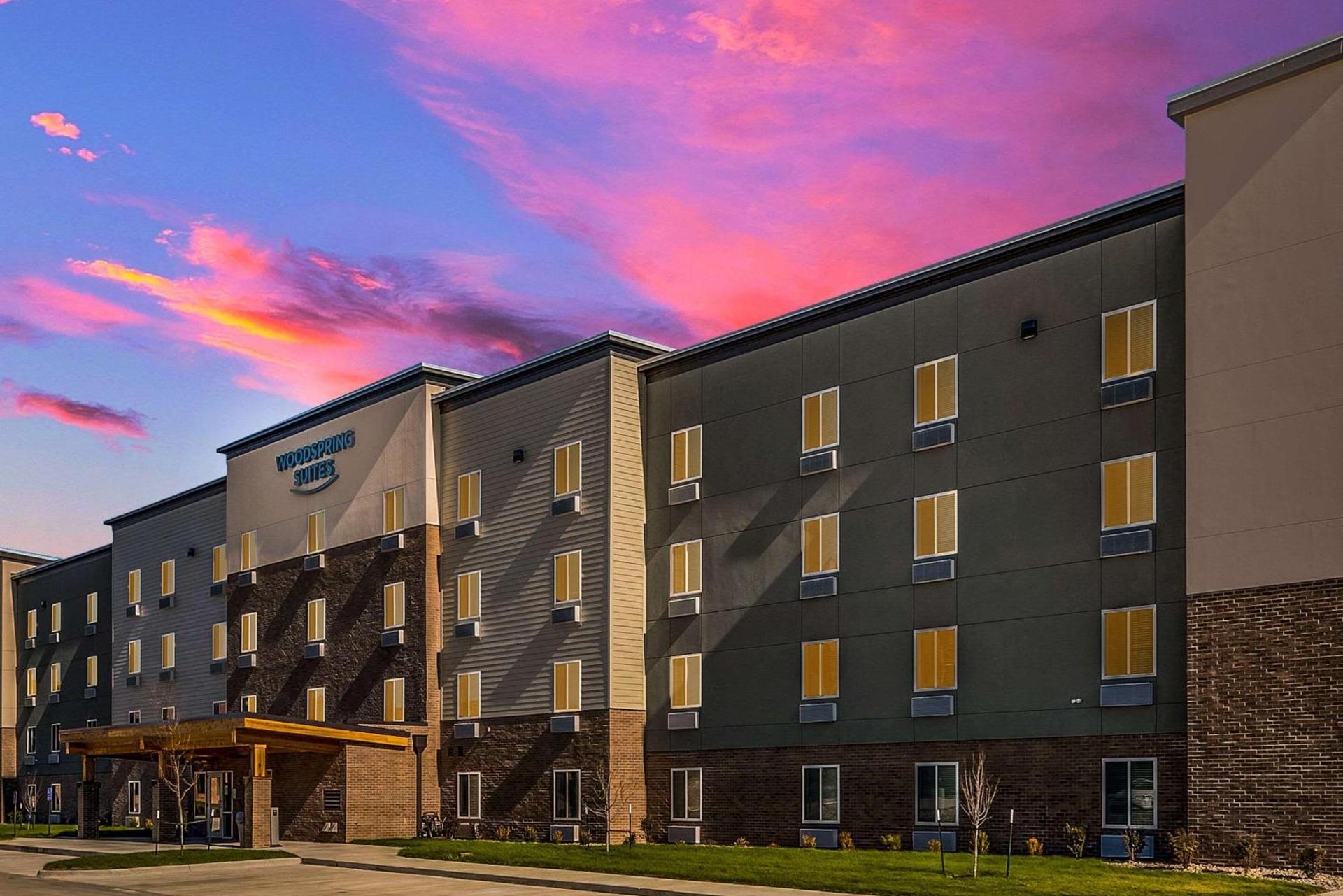 WoodSpring Suites West Des Moines photo 3