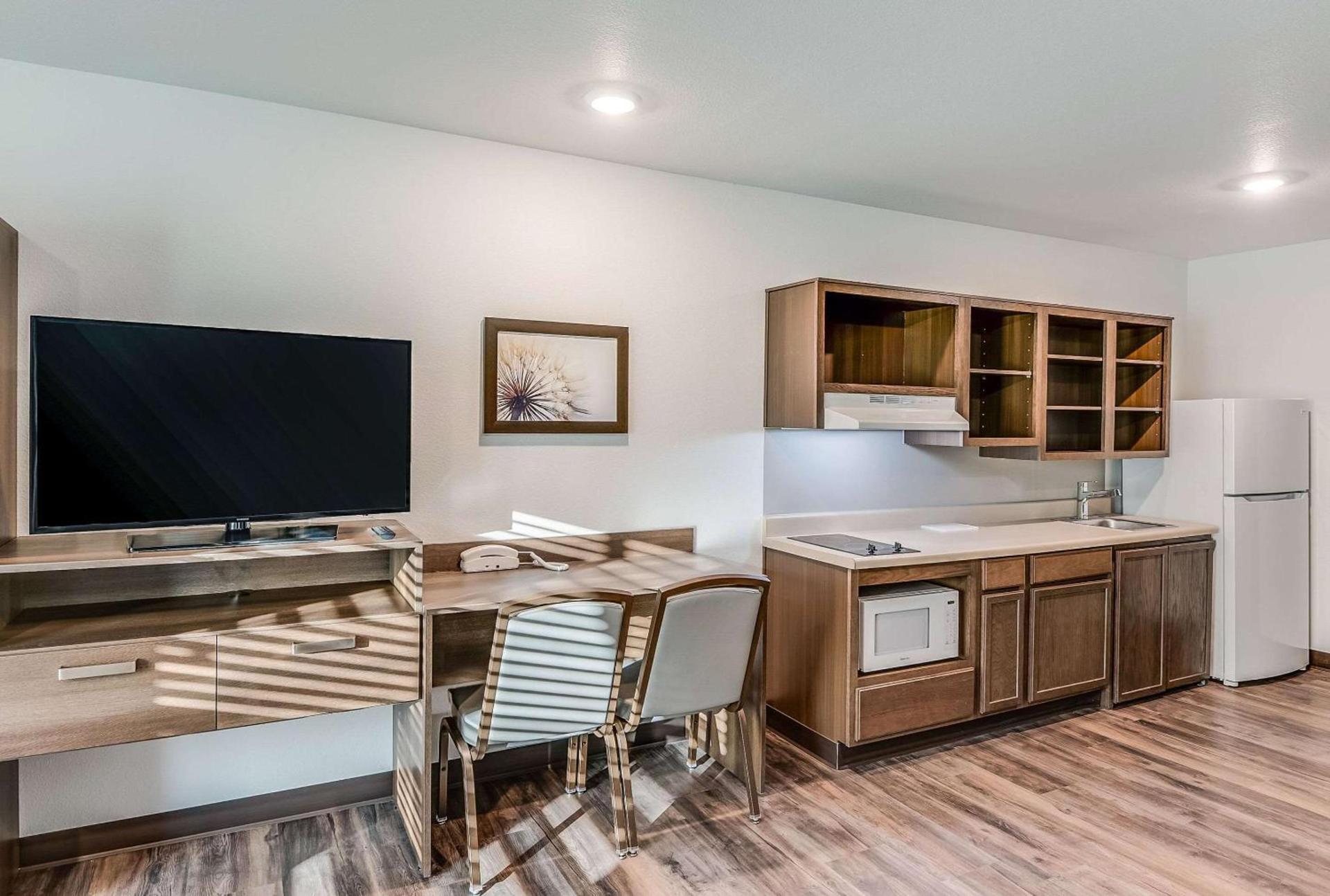 WoodSpring Suites West Des Moines photo 10