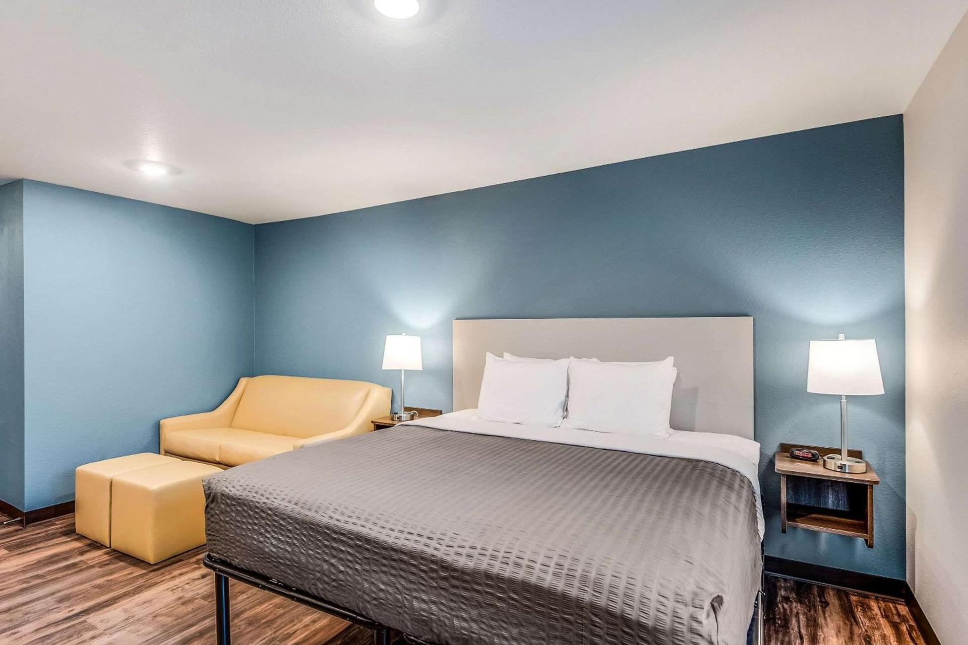 WoodSpring Suites West Des Moines photo 11