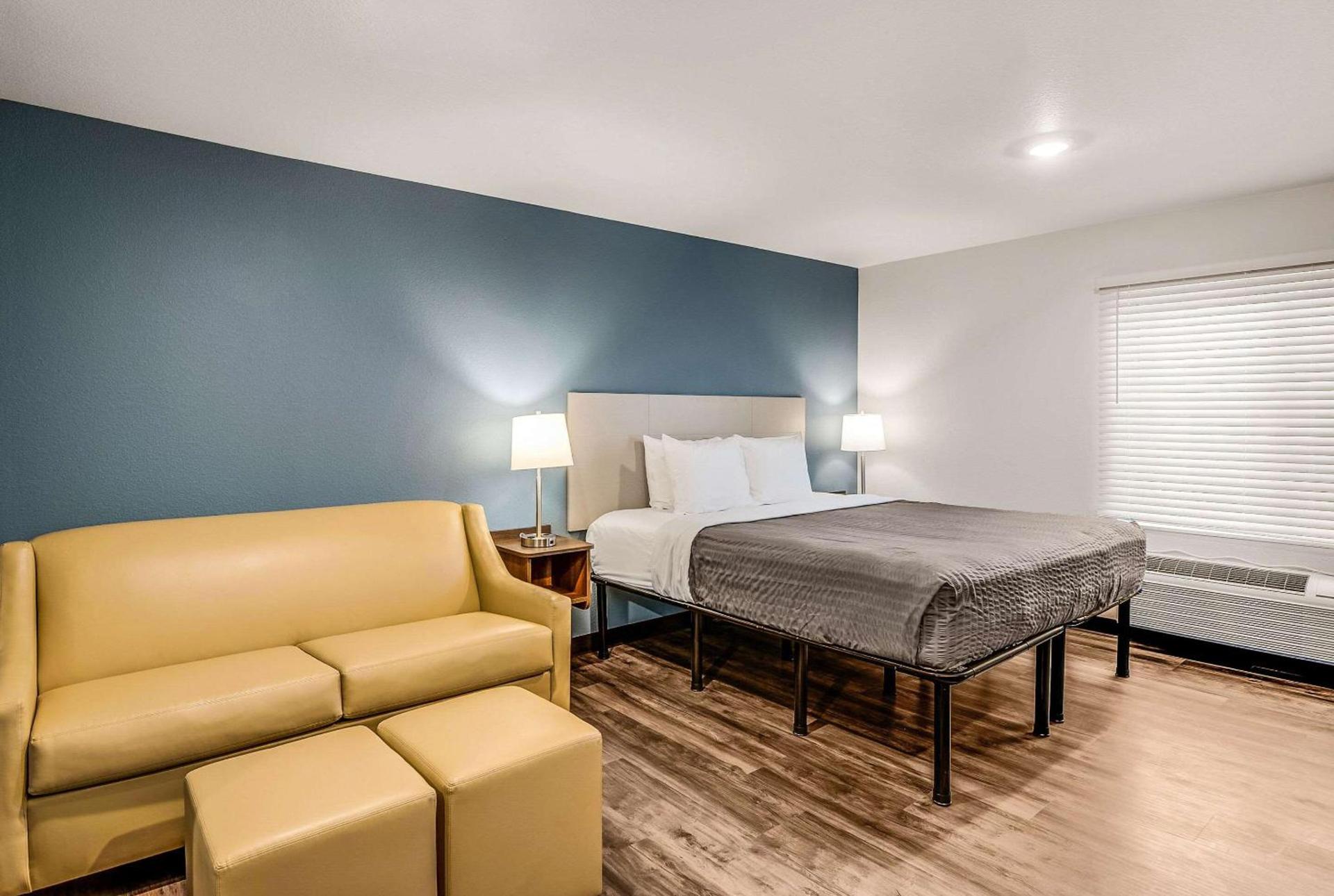 WoodSpring Suites West Des Moines photo 12