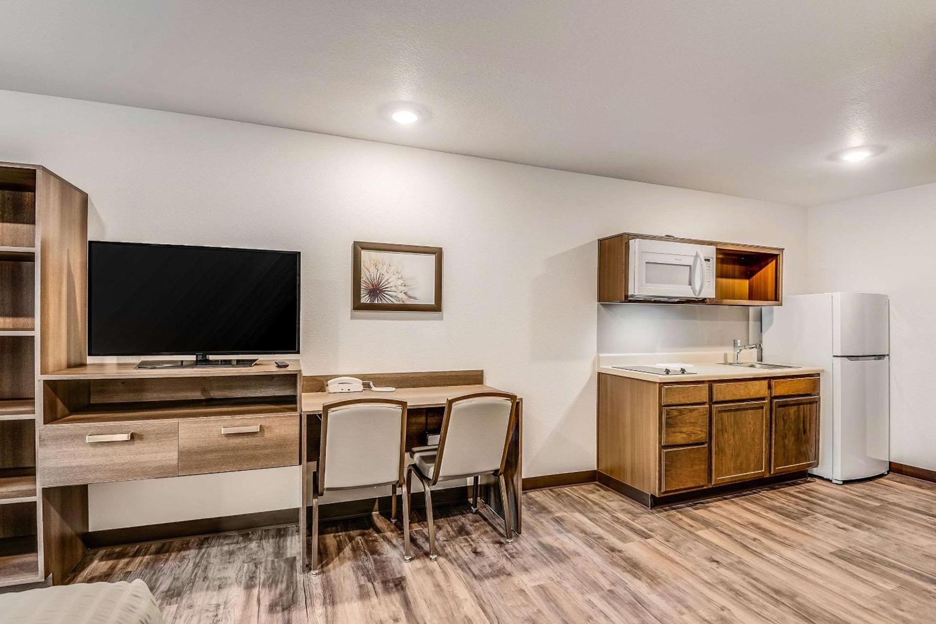WoodSpring Suites West Des Moines photo 13