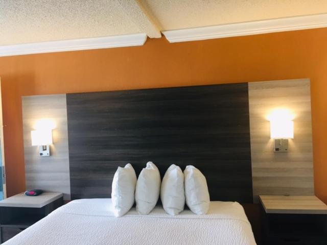 Arbor Inn Monterey photo 6