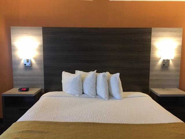 Arbor Inn Monterey photo 2