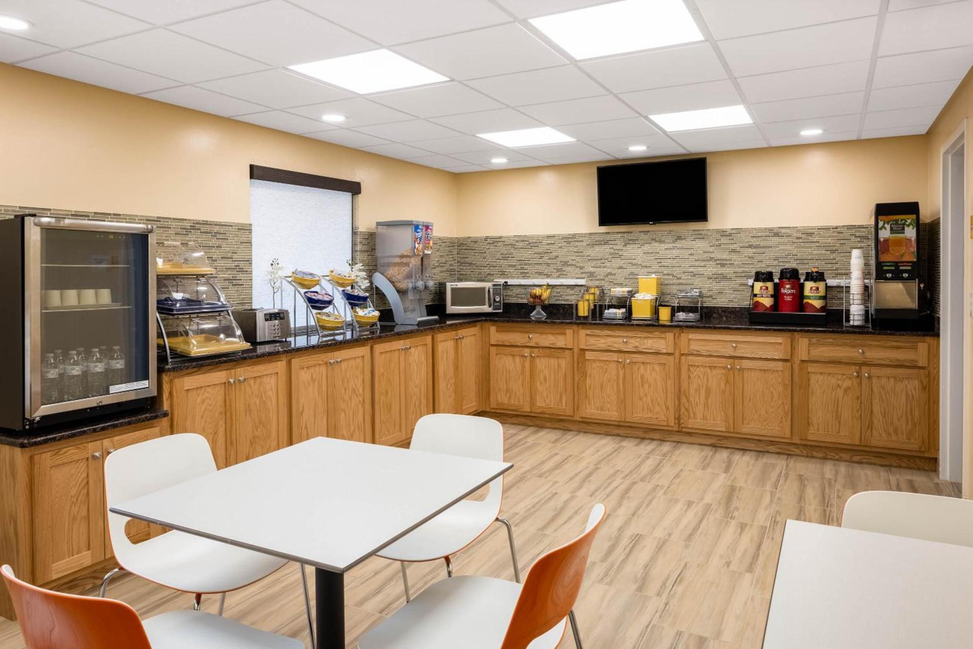 Days Inn by Wyndham Murphy photo 9