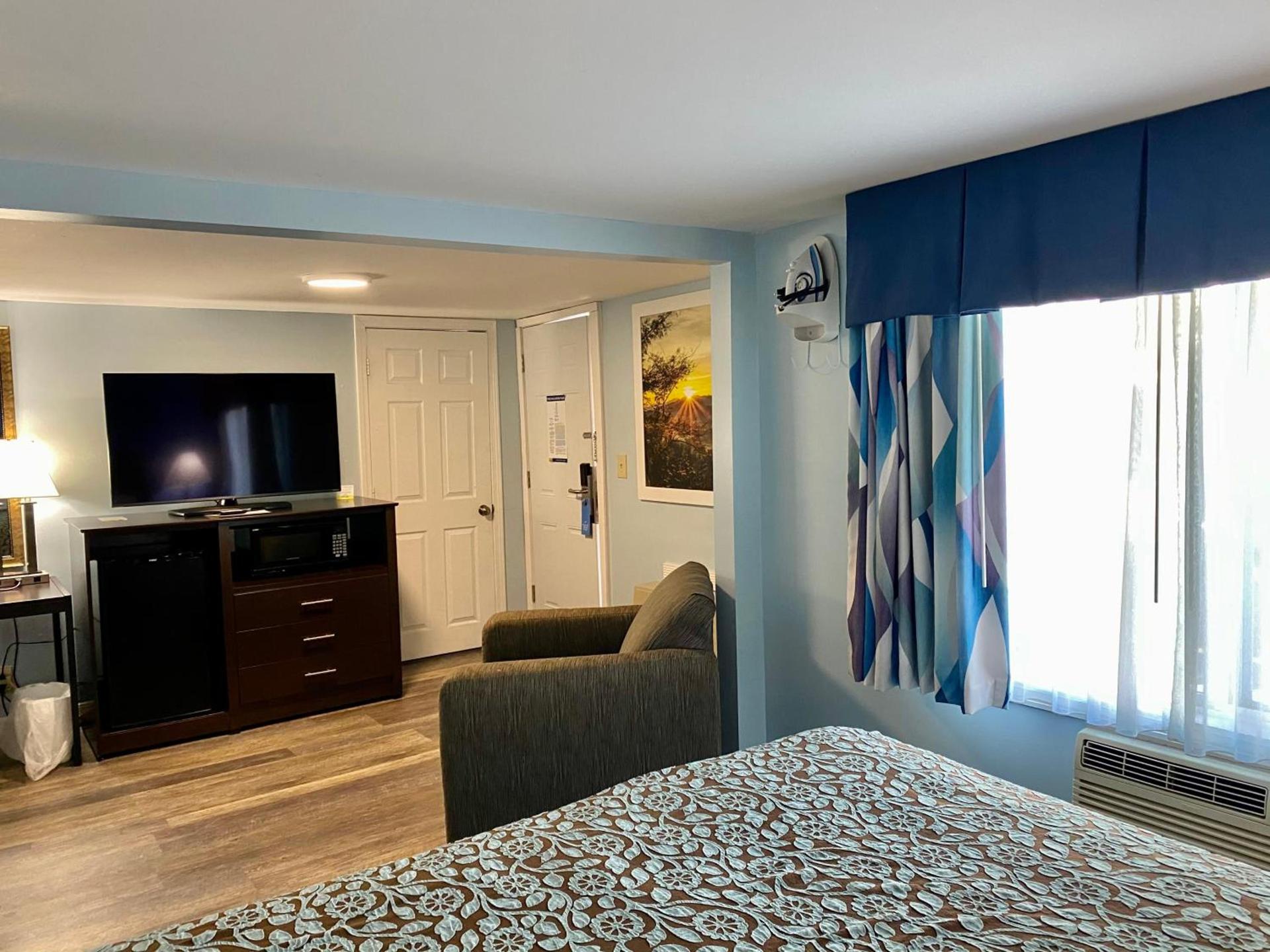 Days Inn by Wyndham Lincoln photo 34