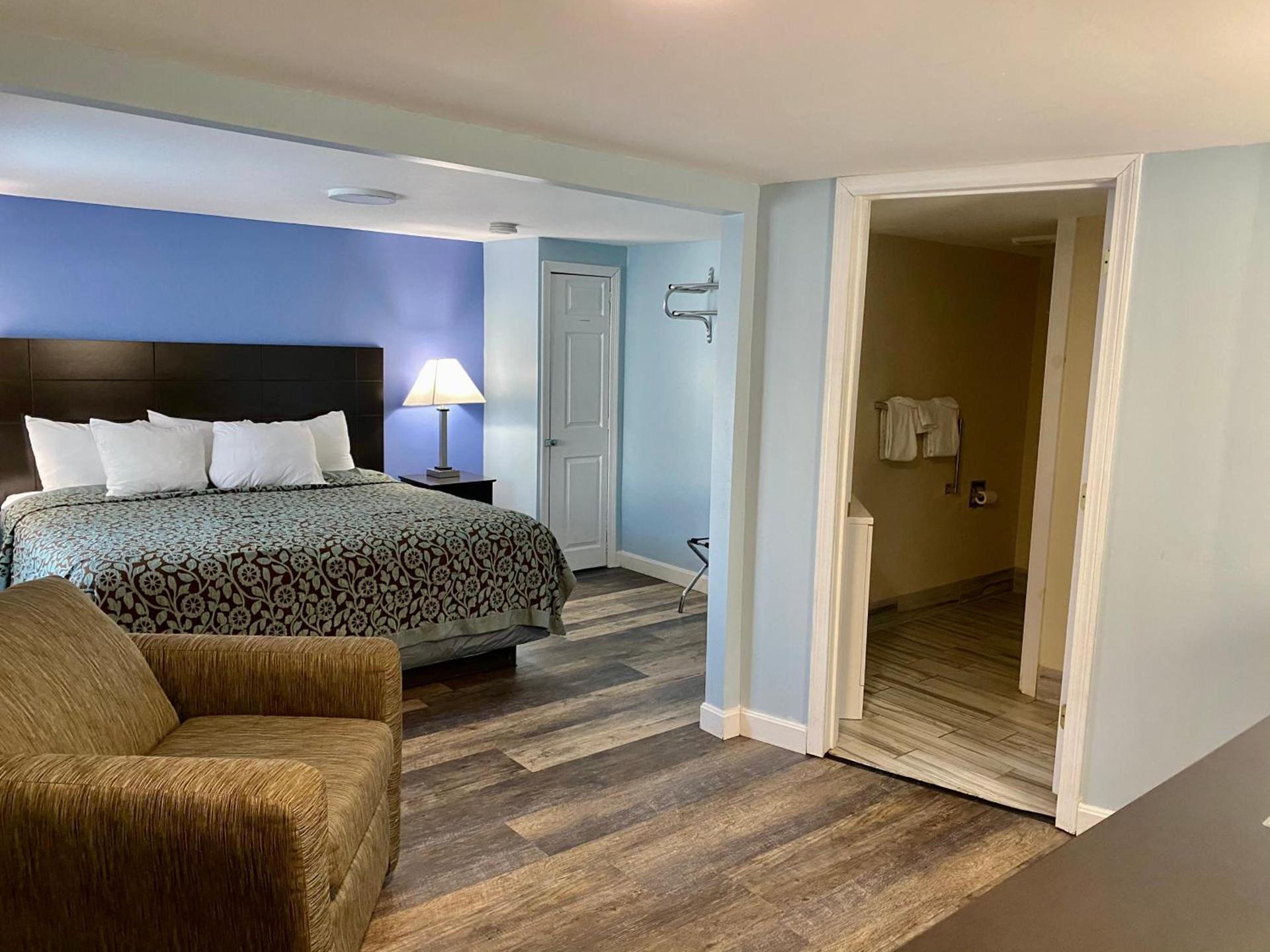 Days Inn by Wyndham Lincoln photo 33