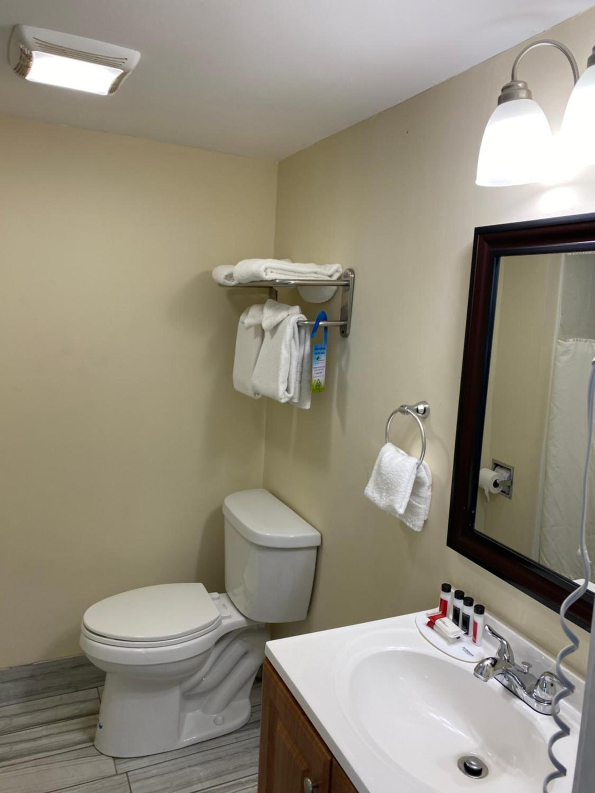 Days Inn by Wyndham Lincoln photo 27