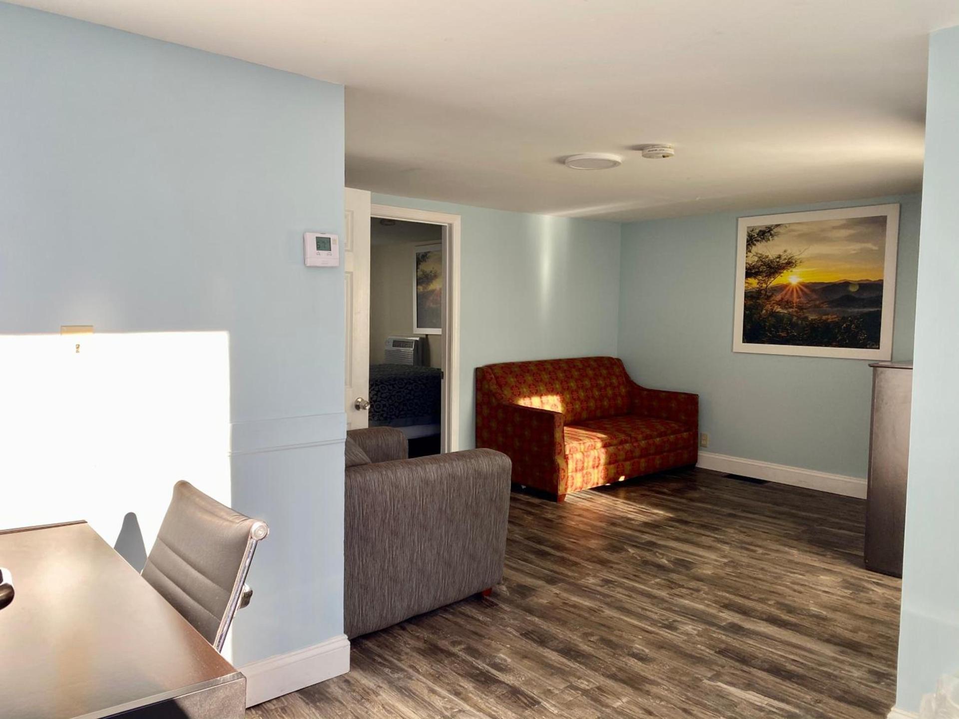 Days Inn by Wyndham Lincoln photo 25