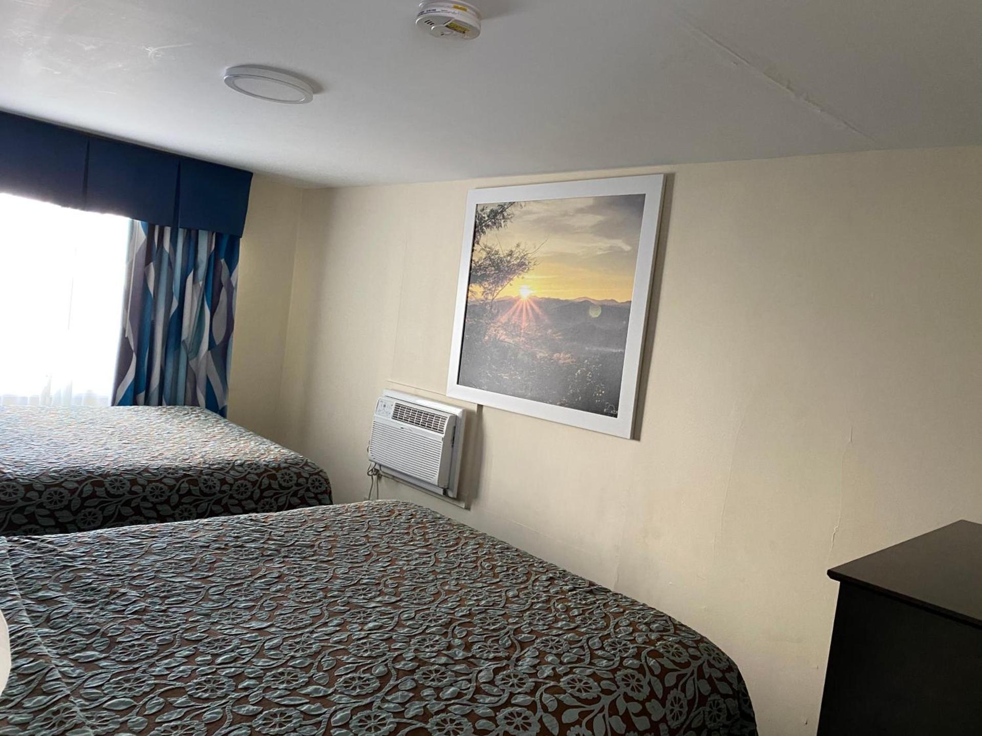 Days Inn by Wyndham Lincoln photo 24