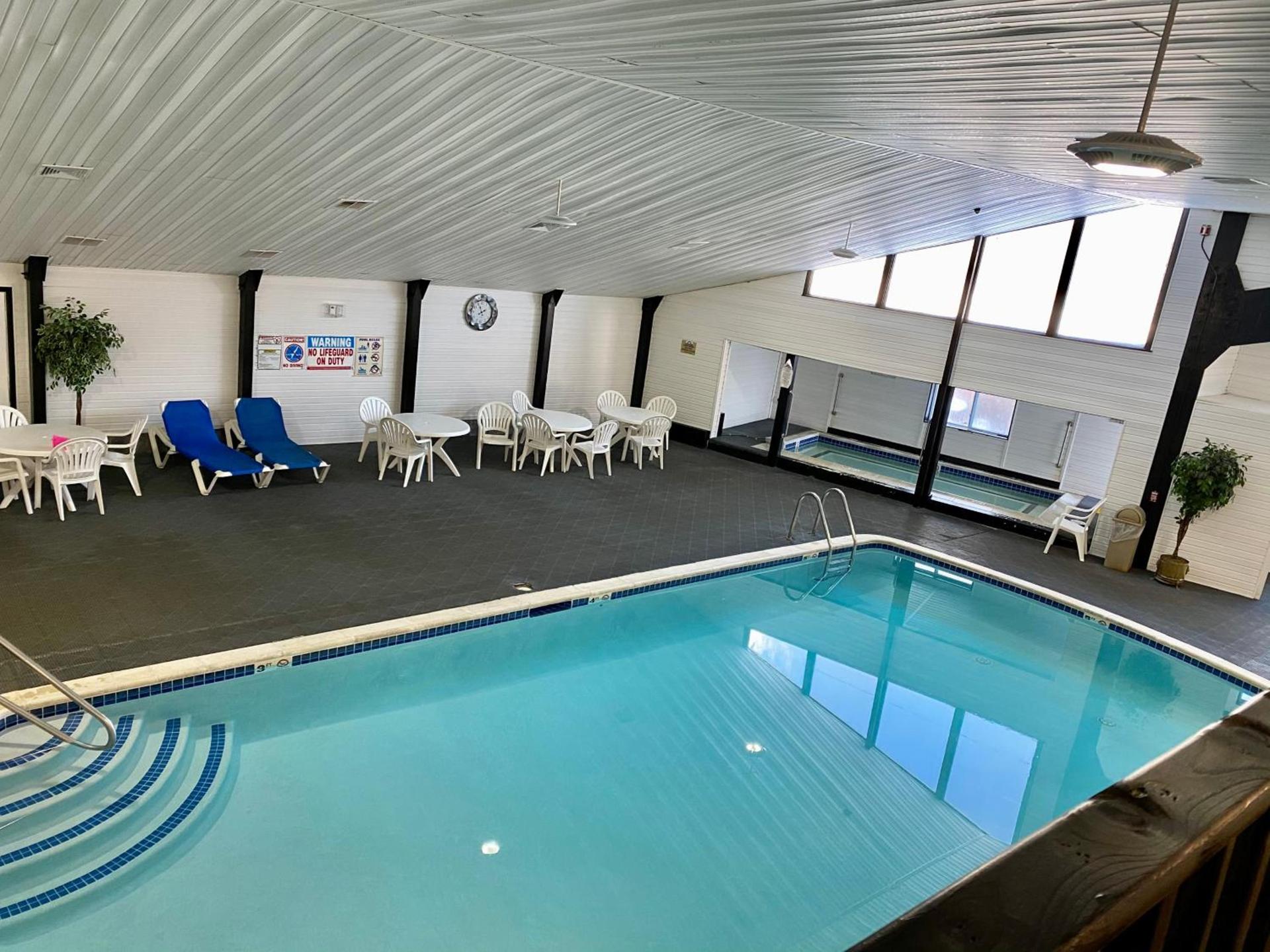 Days Inn by Wyndham Lincoln photo 17