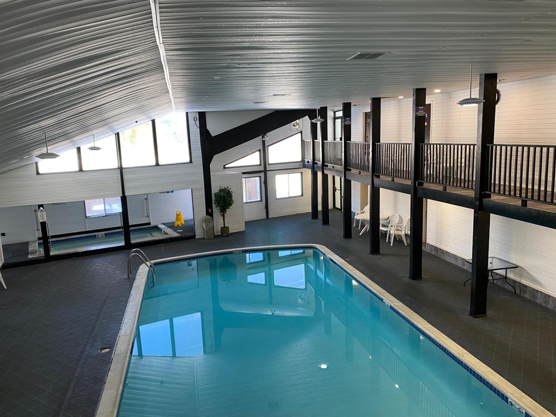Days Inn by Wyndham Lincoln photo 14
