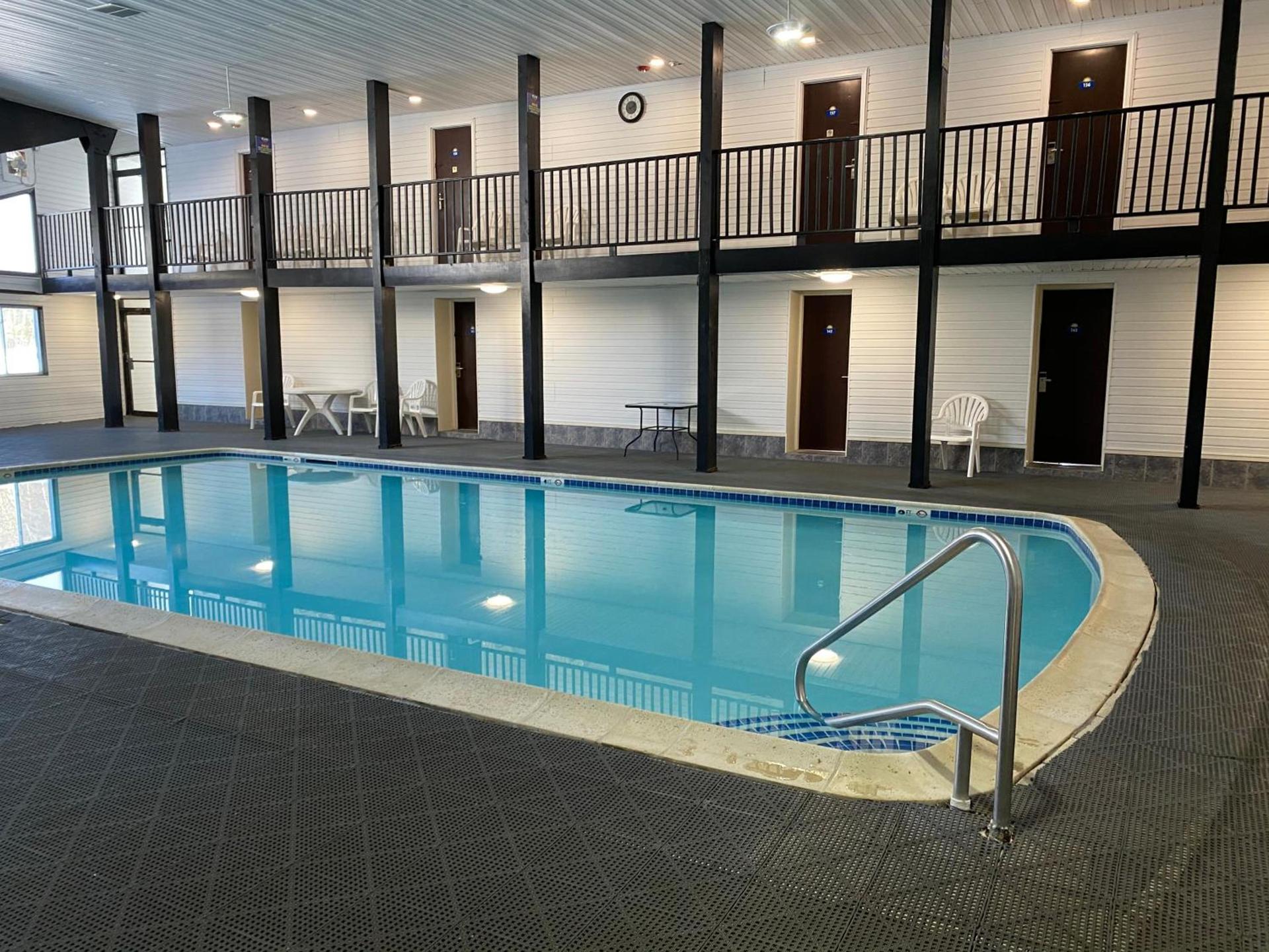 Days Inn by Wyndham Lincoln photo 13