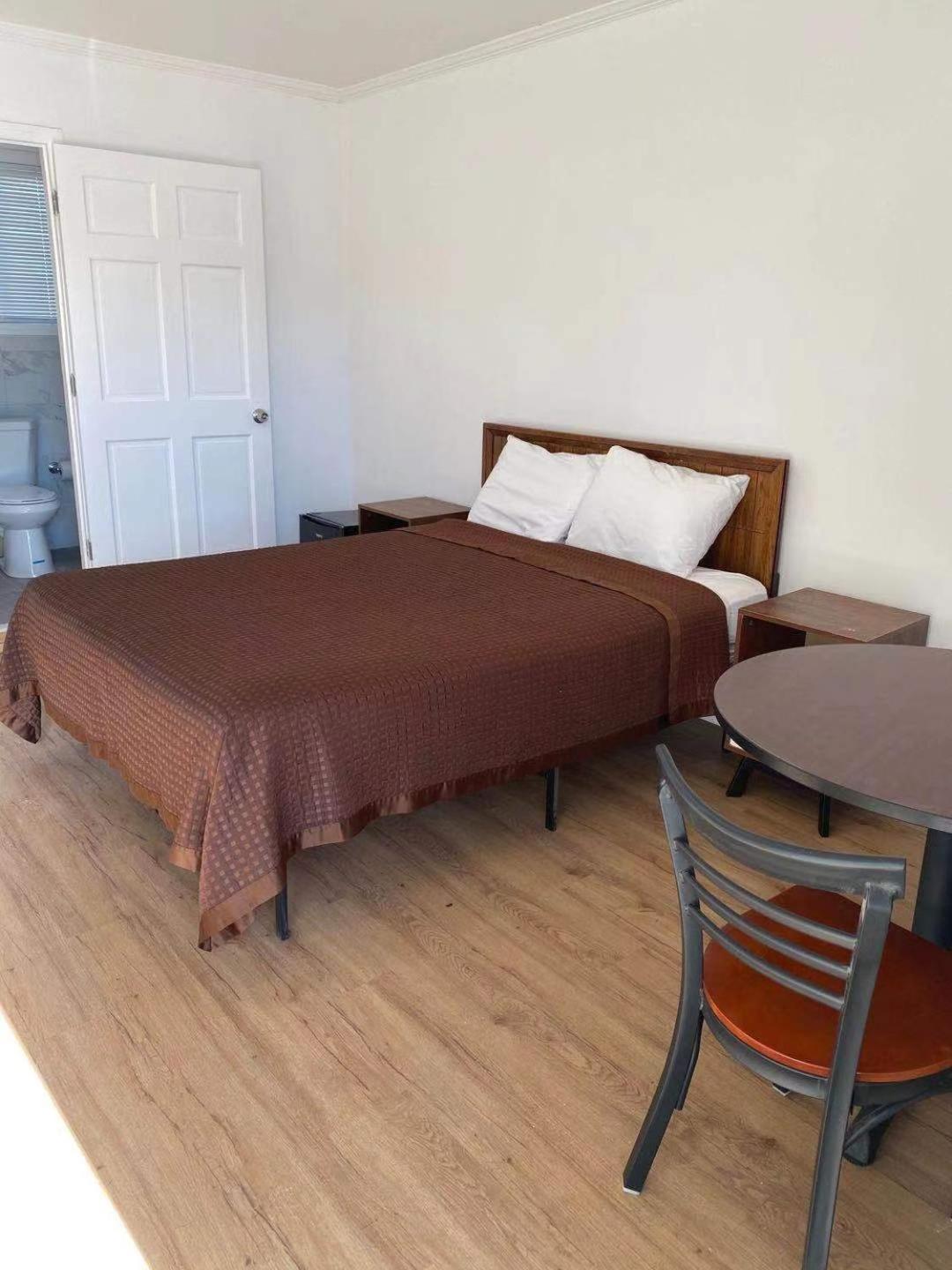 Village Motel photo 6