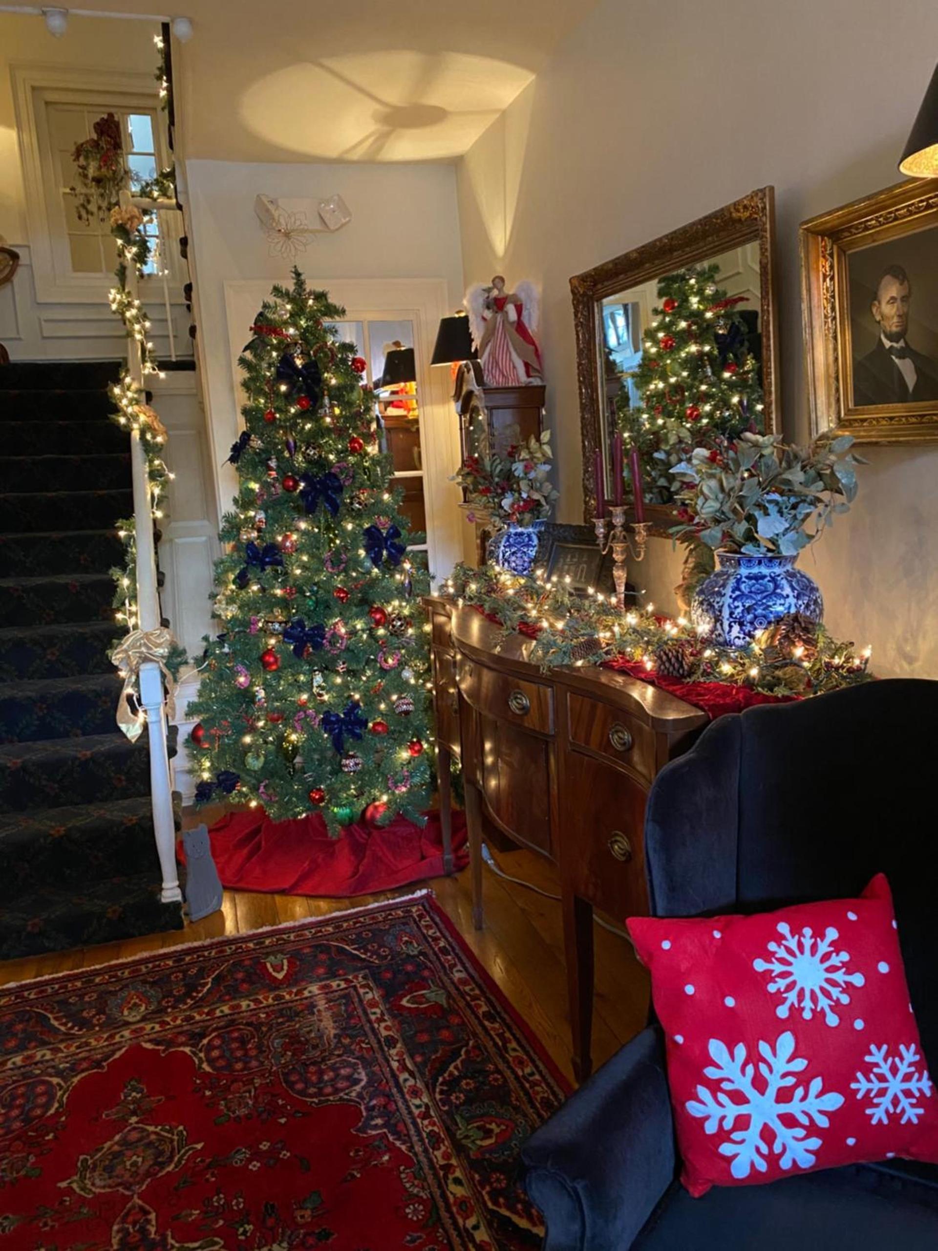 The Inn at Lincoln Square photo 4