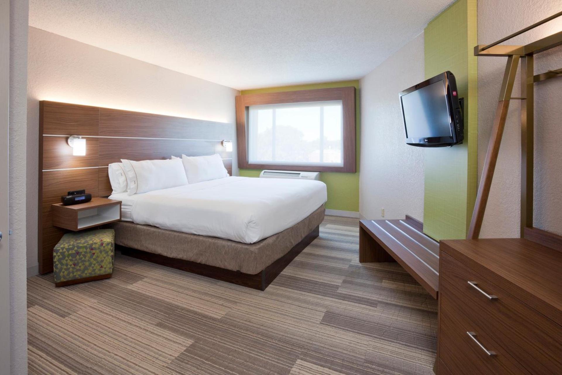 Holiday Inn Express & Suites Minneapolis - West End by IHG photo 25