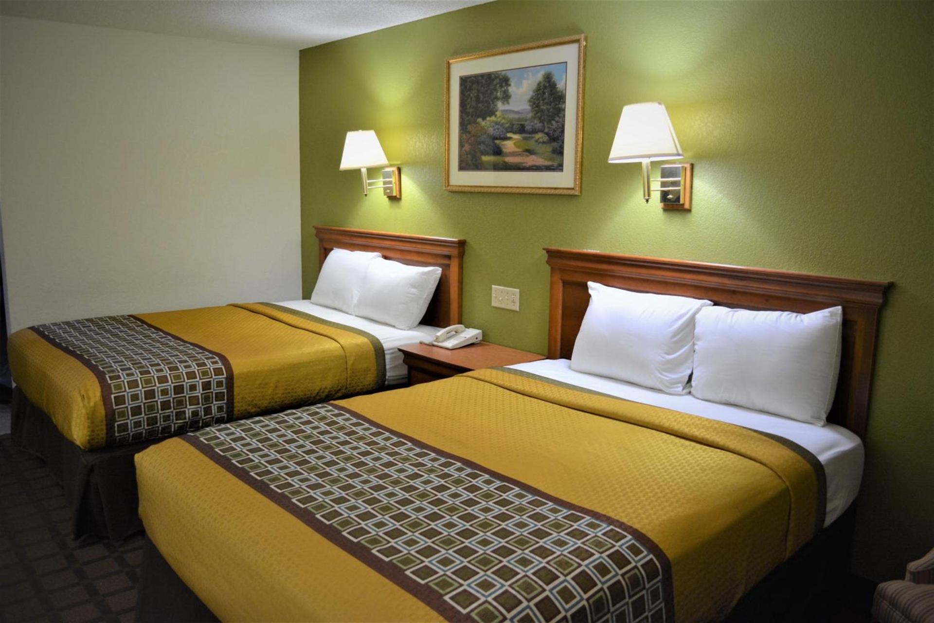 Bloomer Inn & Suites photo 25