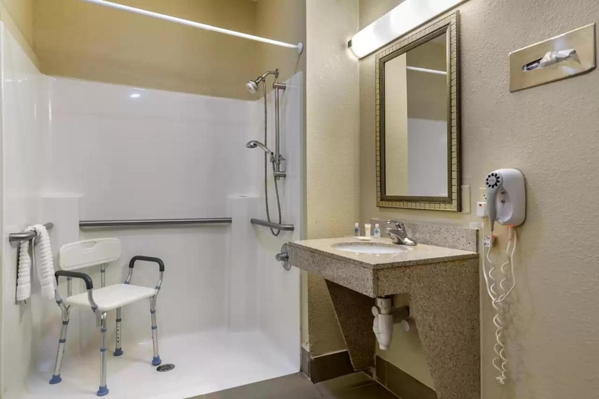 Comfort Suites Montgomery East Monticello Dr photo 35